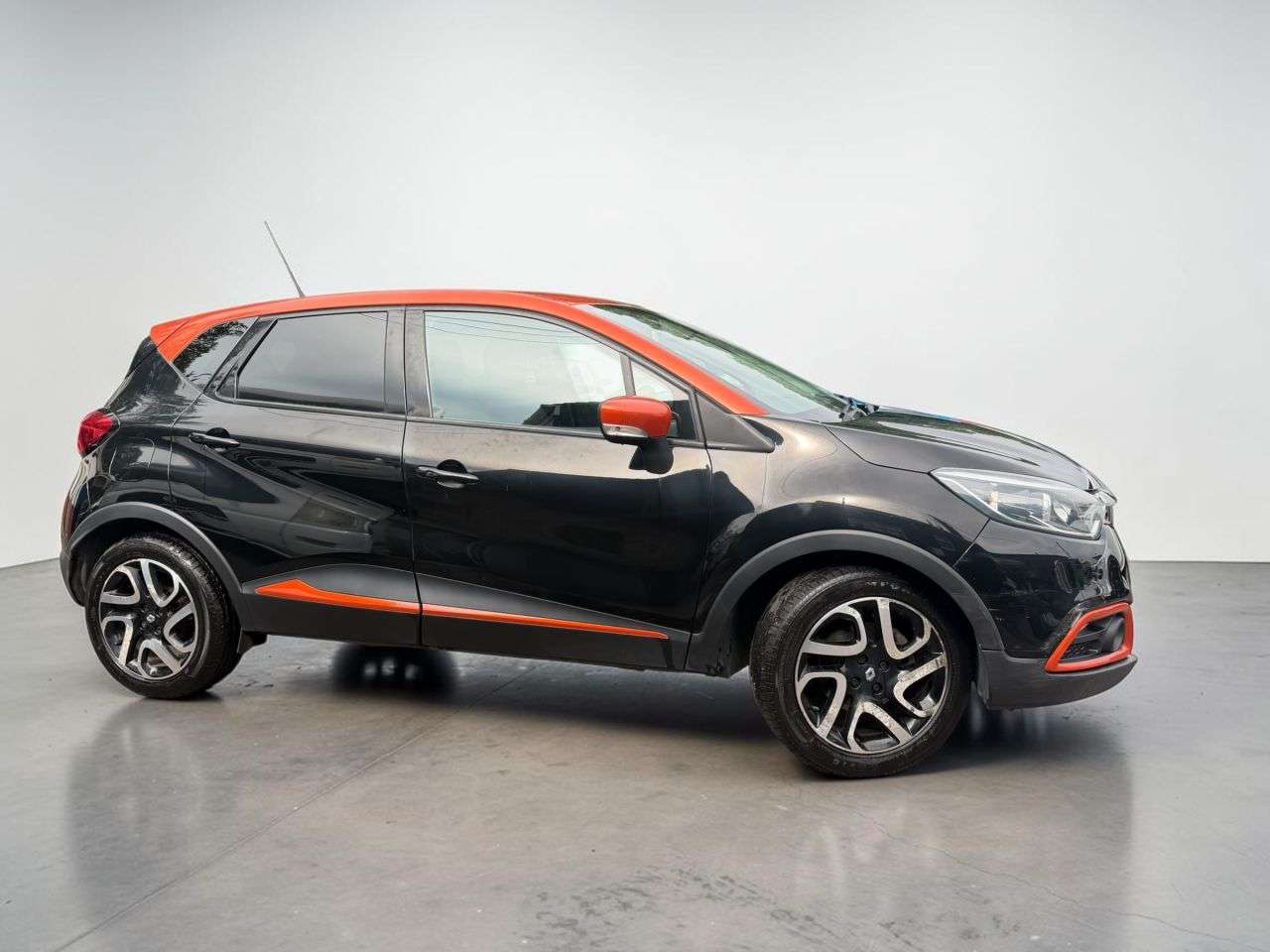A 2015 RENAULT CAPTUR 1.5 dCi ENERGY Dynamique S Nav SUV 5dr Diesel Auto Euro 6 (s/s) (90 ps) *** A 2015 RENAULT CAPTUR 1.5 dCi ENERGY Dynamique S Nav SUV 5dr Diesel Auto Euro 6 (s/s) (90 ps) ***