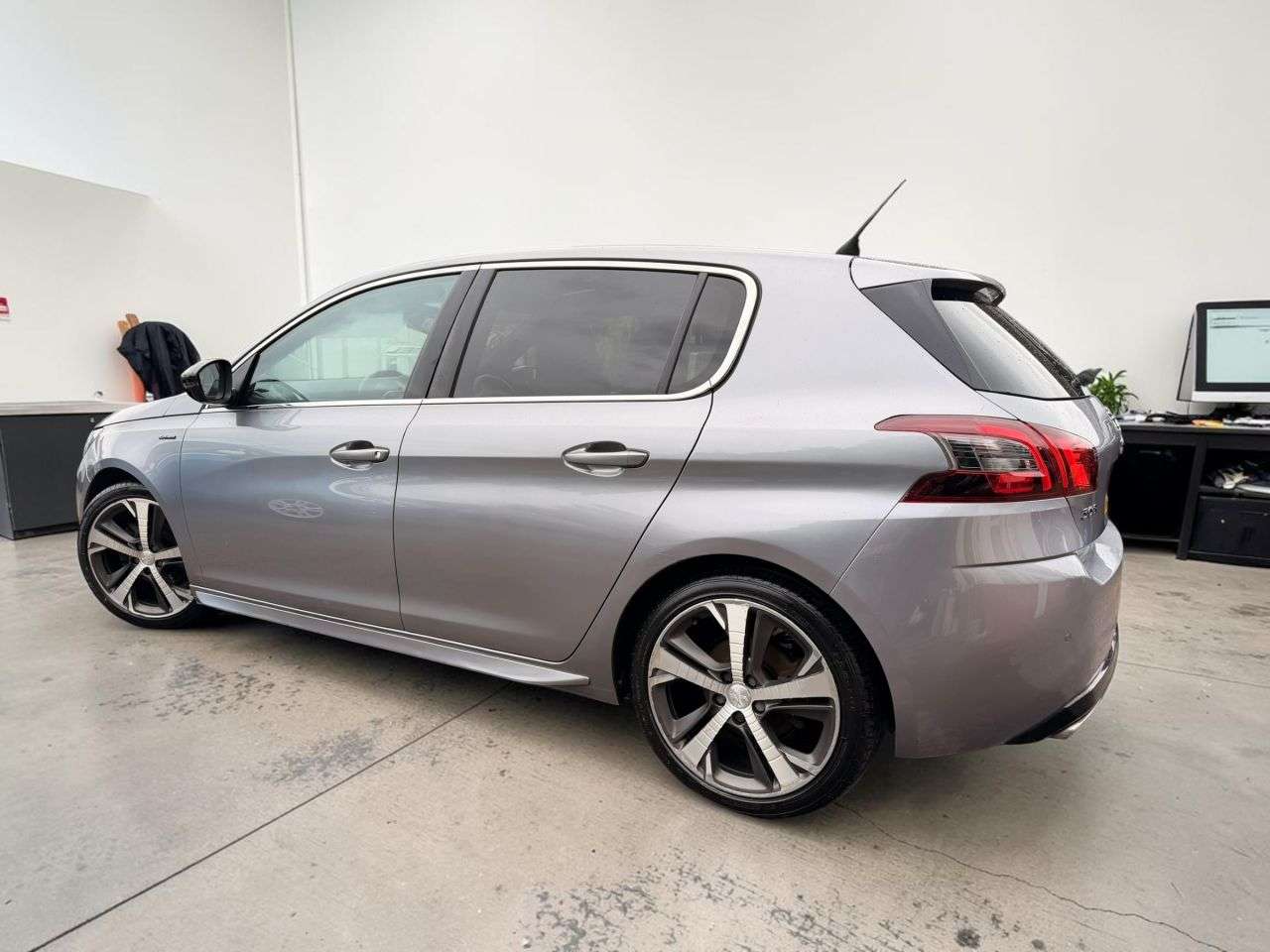 A 2018 PEUGEOT 308 1.5 BlueHDi GT Line Hatchback 5dr Diesel Manual Euro 6 (s/s) (130 ps) * DIE A 2018 PEUGEOT 308 1.5 BlueHDi GT Line Hatchback 5dr Diesel Manual Euro 6 (s/s) (130 ps) * DIE