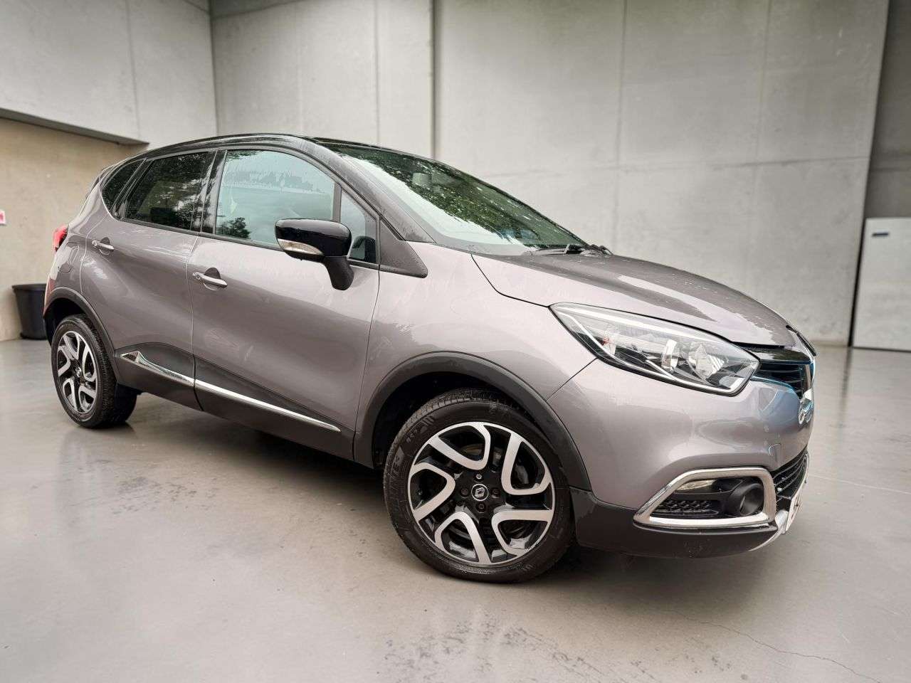 A 2017 RENAULT CAPTUR 1.5 dCi ENERGY Signature Nav SUV 5dr Diesel Auto Euro 6 (s/s) (90 ps) SUPER A 2017 RENAULT CAPTUR 1.5 dCi ENERGY Signature Nav SUV 5dr Diesel Auto Euro 6 (s/s) (90 ps) SUPER