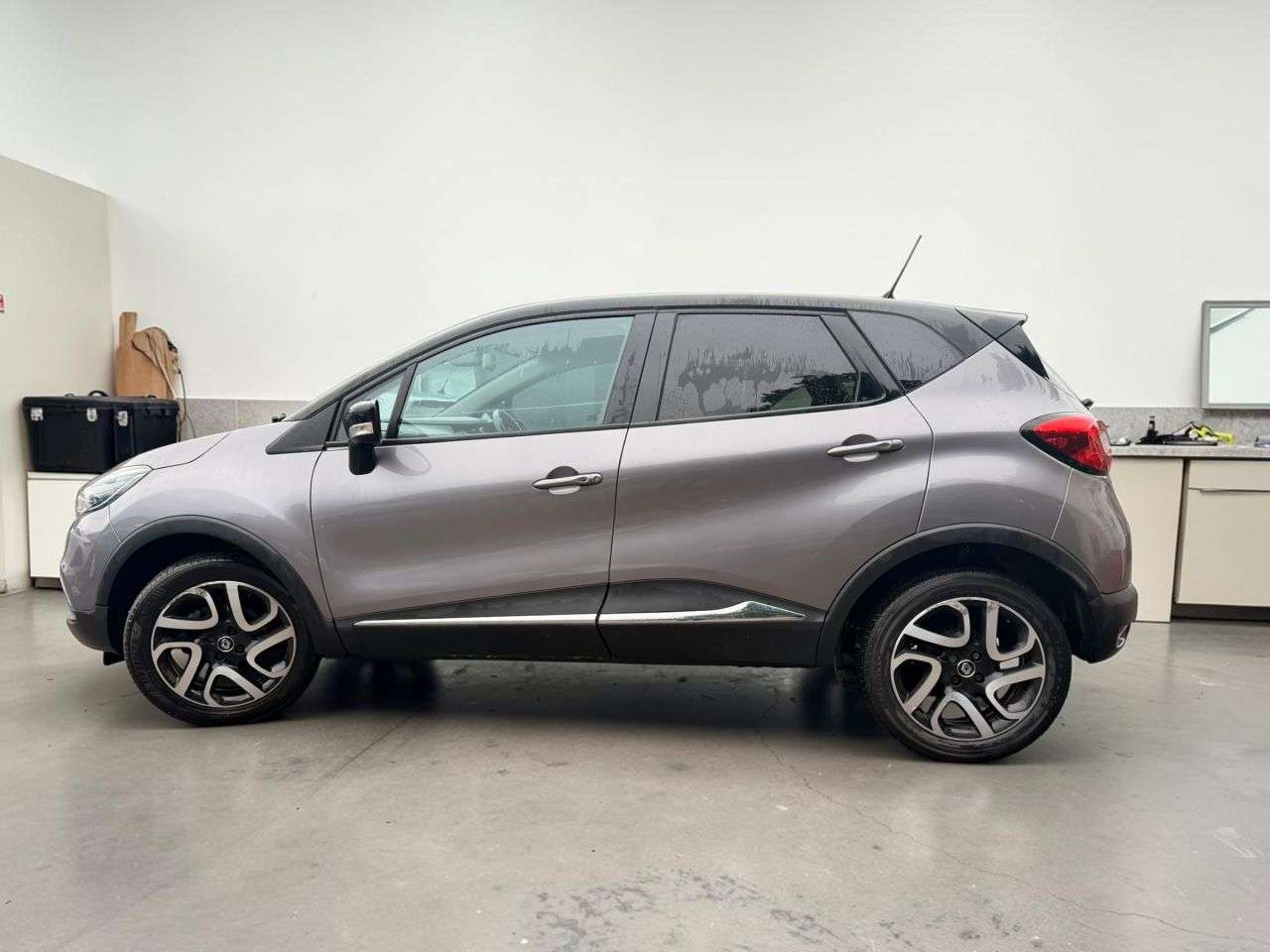 A 2017 RENAULT CAPTUR 1.5 dCi ENERGY Signature Nav SUV 5dr Diesel Auto Euro 6 (s/s) (90 ps) SUPER A 2017 RENAULT CAPTUR 1.5 dCi ENERGY Signature Nav SUV 5dr Diesel Auto Euro 6 (s/s) (90 ps) SUPER