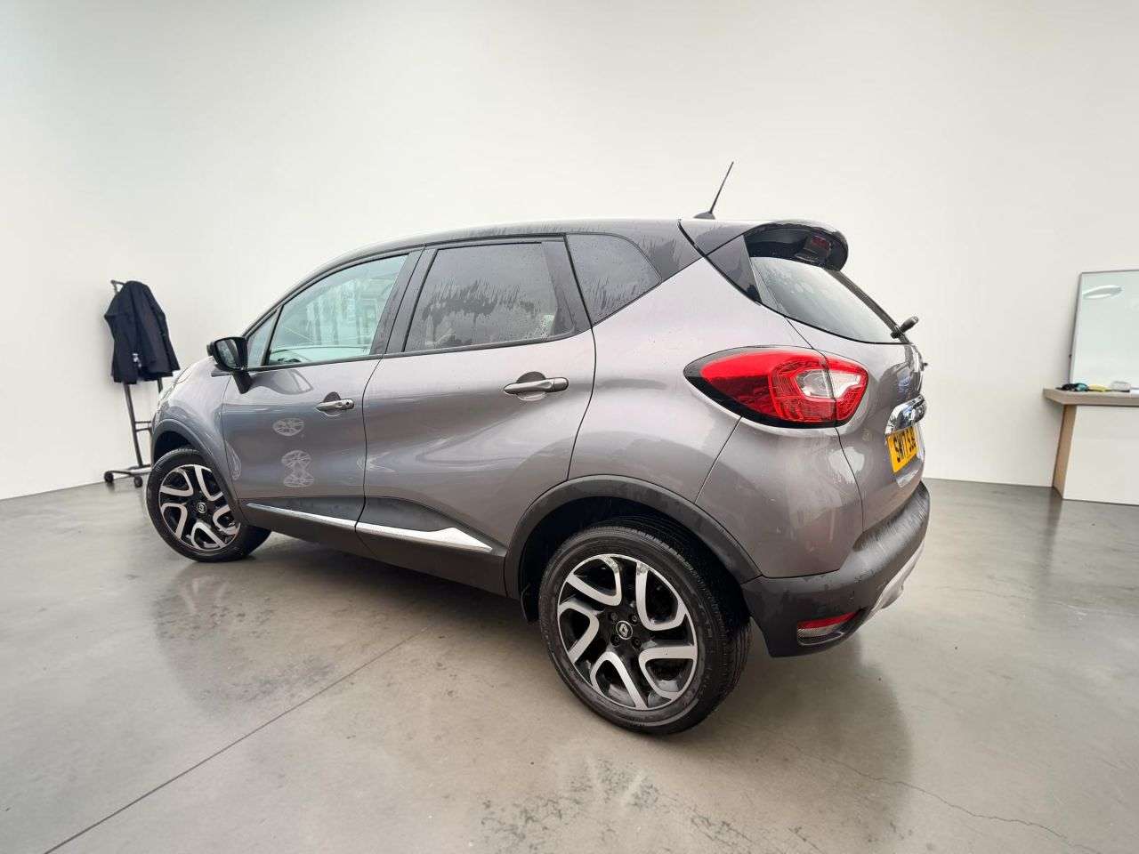 A 2017 RENAULT CAPTUR 1.5 dCi ENERGY Signature Nav SUV 5dr Diesel Auto Euro 6 (s/s) (90 ps) SUPER A 2017 RENAULT CAPTUR 1.5 dCi ENERGY Signature Nav SUV 5dr Diesel Auto Euro 6 (s/s) (90 ps) SUPER