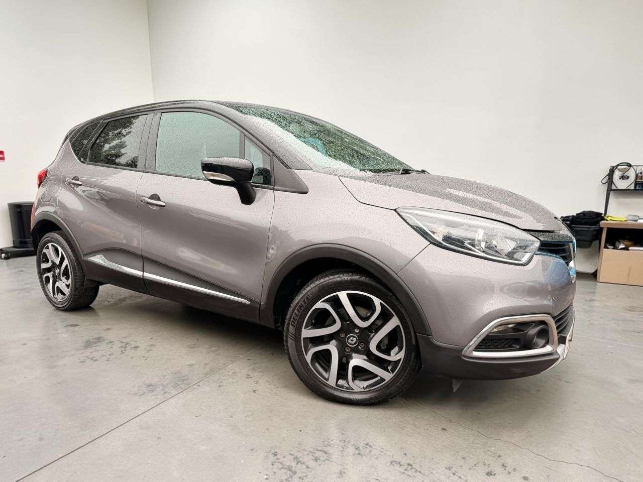 A 2017 RENAULT CAPTUR 1.5 dCi ENERGY Signature Nav SUV 5dr Diesel Auto Euro 6 (s/s) (90 ps) SUPER A 2017 RENAULT CAPTUR 1.5 dCi ENERGY Signature Nav SUV 5dr Diesel Auto Euro 6 (s/s) (90 ps) SUPER