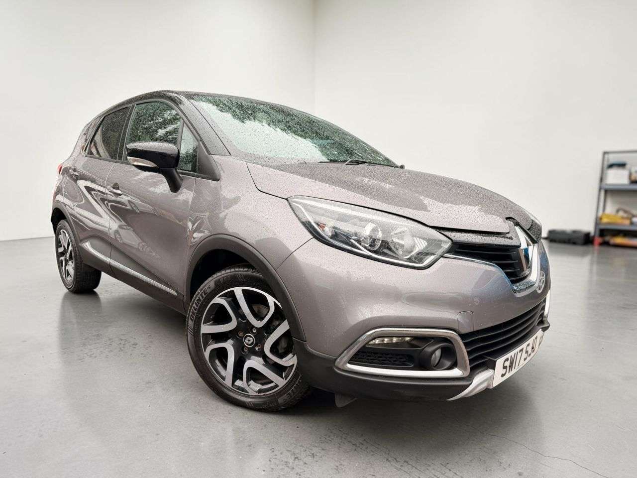 A 2017 RENAULT CAPTUR 1.5 dCi ENERGY Signature Nav SUV 5dr Diesel Auto Euro 6 (s/s) (90 ps) SUPER A 2017 RENAULT CAPTUR 1.5 dCi ENERGY Signature Nav SUV 5dr Diesel Auto Euro 6 (s/s) (90 ps) SUPER
