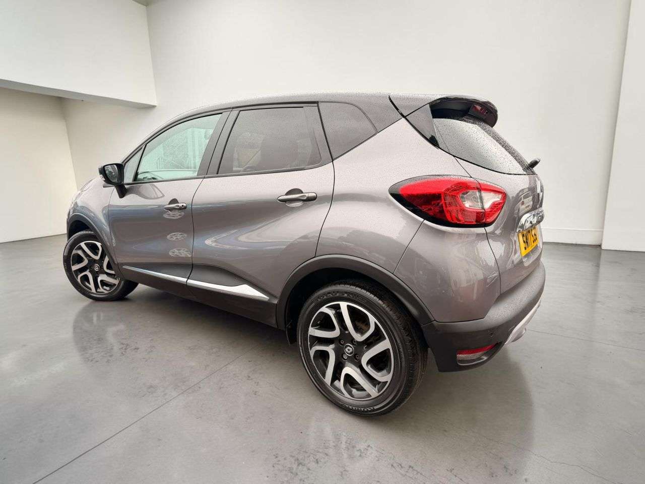 A 2017 RENAULT CAPTUR 1.5 dCi ENERGY Signature Nav SUV 5dr Diesel Auto Euro 6 (s/s) (90 ps) SUPER A 2017 RENAULT CAPTUR 1.5 dCi ENERGY Signature Nav SUV 5dr Diesel Auto Euro 6 (s/s) (90 ps) SUPER