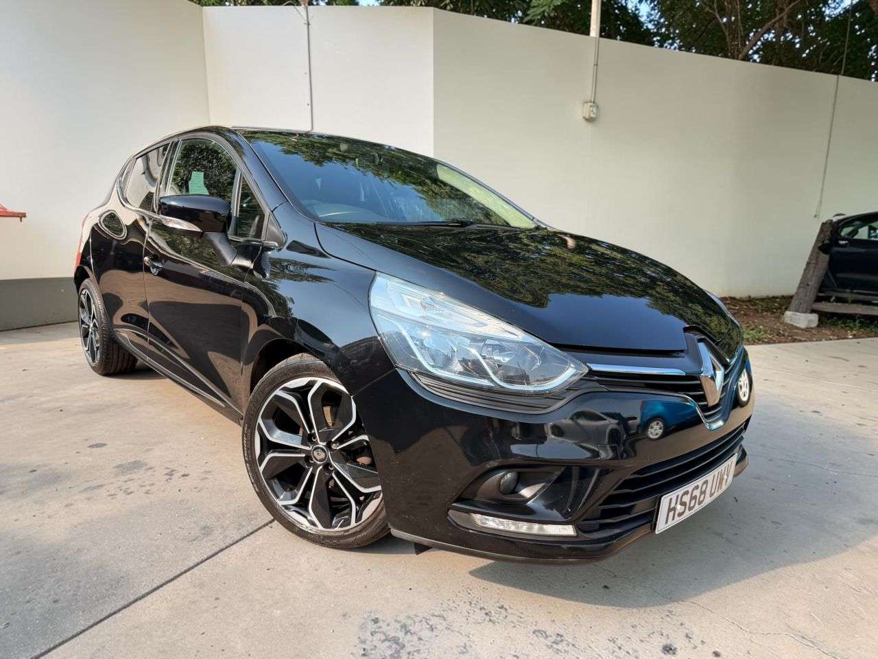 A 2019 RENAULT CLIO 0.9 TCe Iconic Hatchback 5dr Petrol Manual Euro 6 (s/s) (90 ps) A 2019 RENAULT CLIO 0.9 TCe Iconic Hatchback 5dr Petrol Manual Euro 6 (s/s) (90 ps)