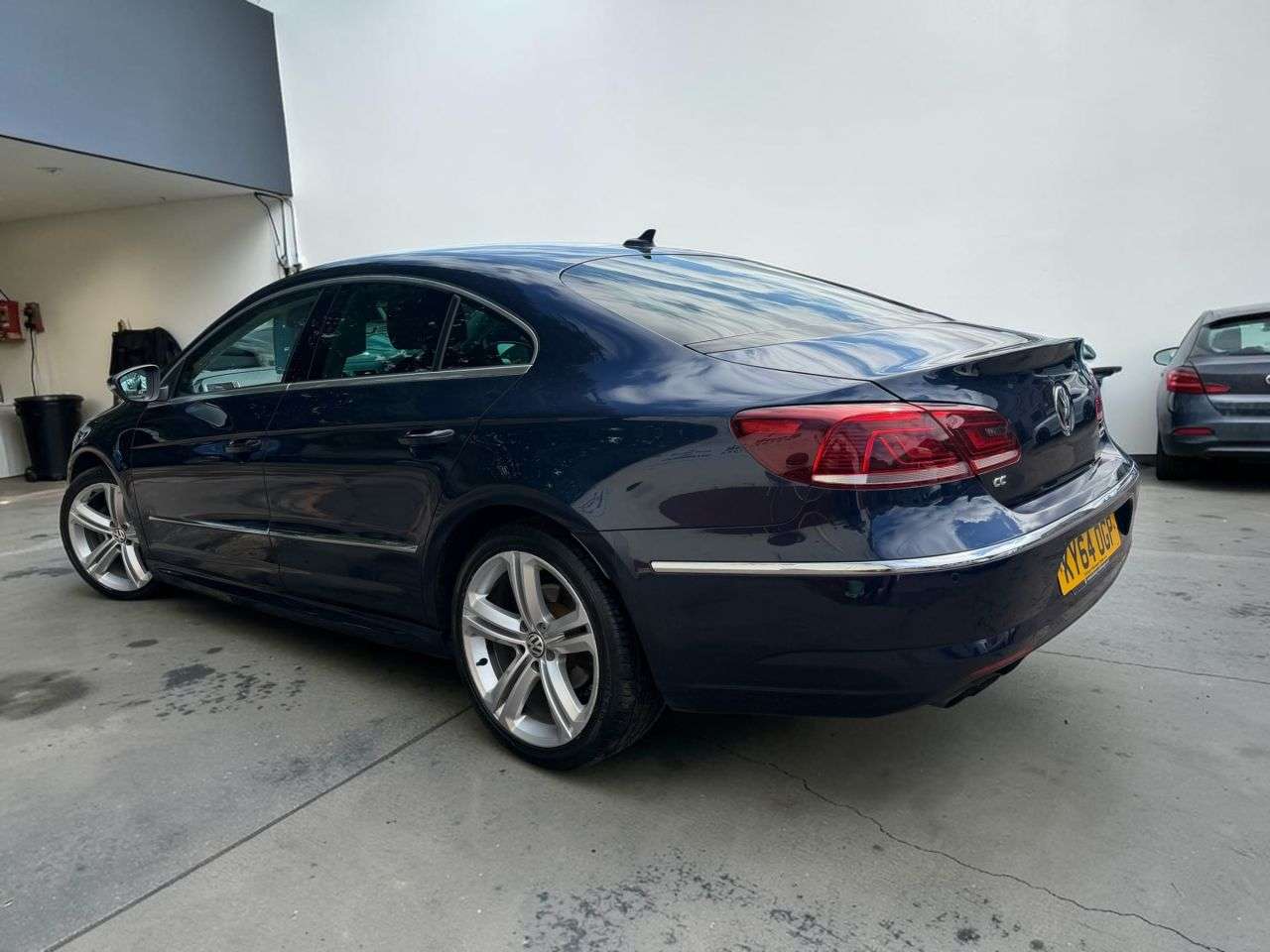 A 2014 VOLKSWAGEN CC 2.0 TDI BlueMotion Tech R-Line Saloon 4dr Diesel Manual Euro 5 (s/s) (177 p A 2014 VOLKSWAGEN CC 2.0 TDI BlueMotion Tech R-Line Saloon 4dr Diesel Manual Euro 5 (s/s) (177 p