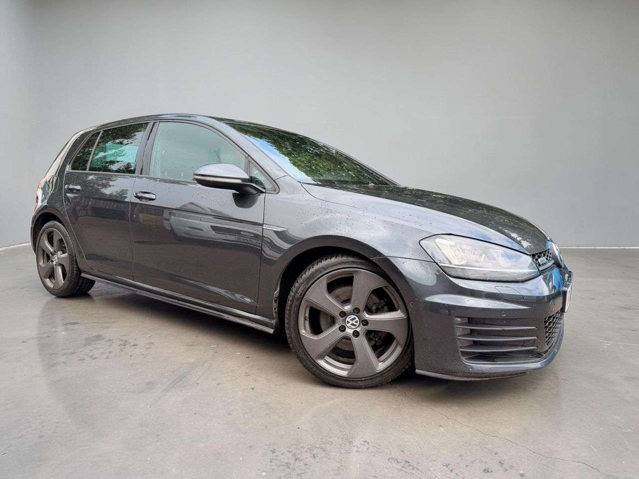 A 2017 VOLKSWAGEN GOLF 2.0 TDI BlueMotion Tech GTD Hatchback 5dr Diesel DSG Euro 6 (s/s) (184 ps) A 2017 VOLKSWAGEN GOLF 2.0 TDI BlueMotion Tech GTD Hatchback 5dr Diesel DSG Euro 6 (s/s) (184 ps)