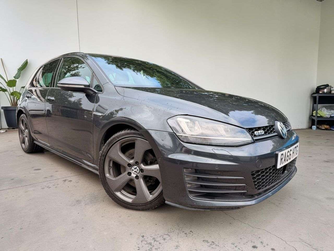 A 2017 VOLKSWAGEN GOLF 2.0 TDI BlueMotion Tech GTD Hatchback 5dr Diesel DSG Euro 6 (s/s) (184 ps) A 2017 VOLKSWAGEN GOLF 2.0 TDI BlueMotion Tech GTD Hatchback 5dr Diesel DSG Euro 6 (s/s) (184 ps)