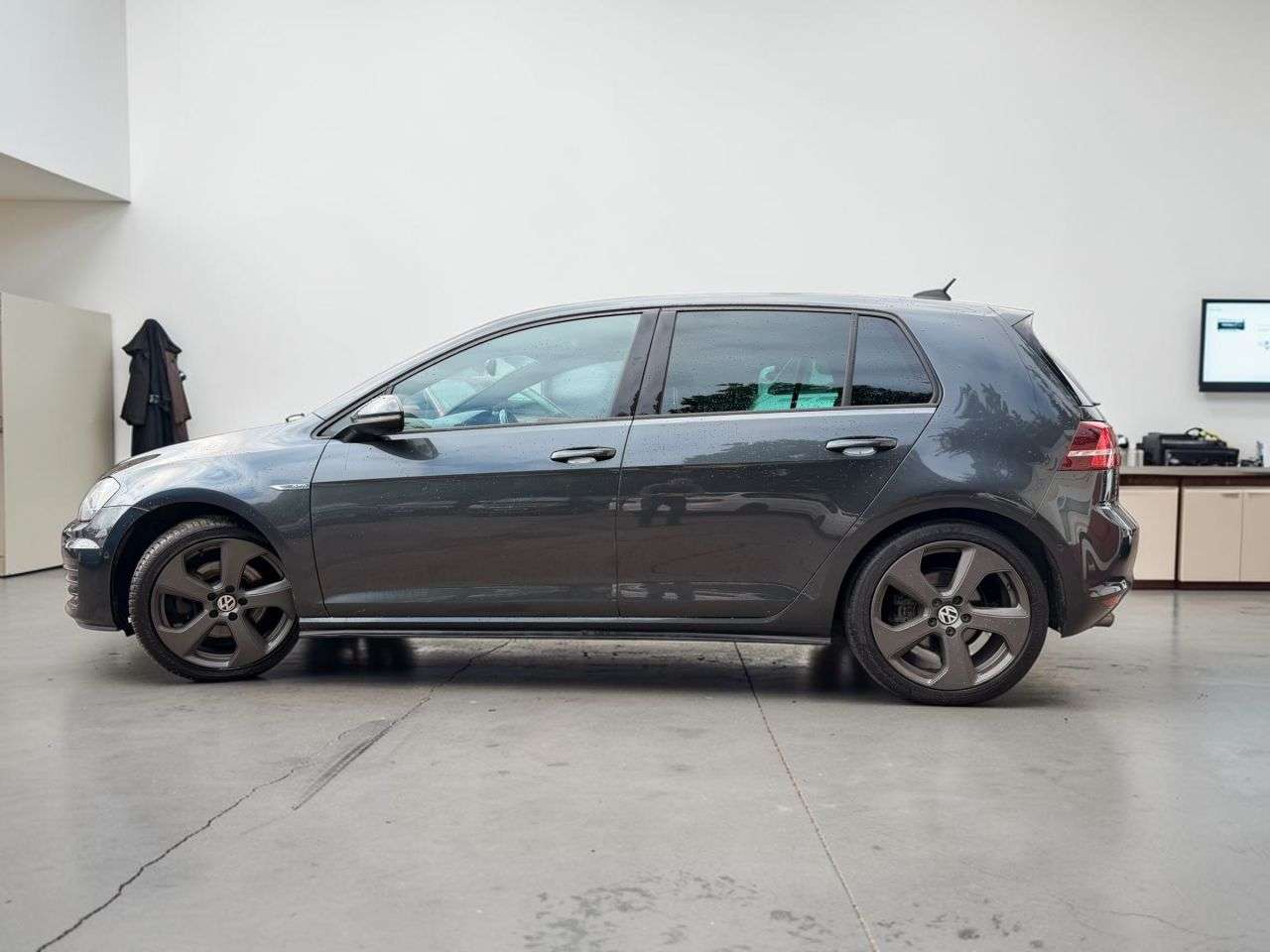 A 2017 VOLKSWAGEN GOLF 2.0 TDI BlueMotion Tech GTD Hatchback 5dr Diesel DSG Euro 6 (s/s) (184 ps) A 2017 VOLKSWAGEN GOLF 2.0 TDI BlueMotion Tech GTD Hatchback 5dr Diesel DSG Euro 6 (s/s) (184 ps)