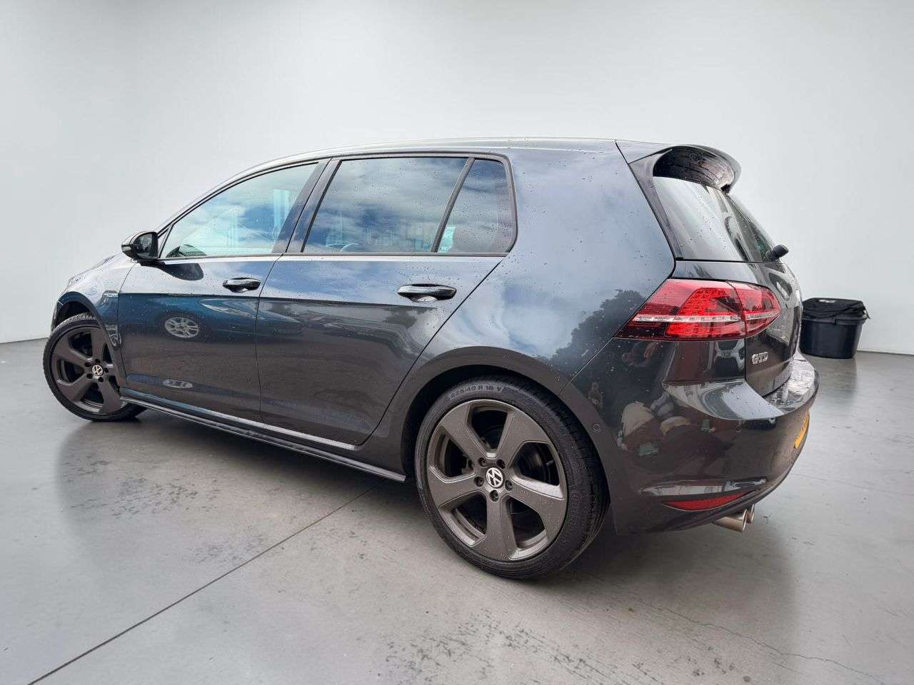 A 2017 VOLKSWAGEN GOLF 2.0 TDI BlueMotion Tech GTD Hatchback 5dr Diesel DSG Euro 6 (s/s) (184 ps) A 2017 VOLKSWAGEN GOLF 2.0 TDI BlueMotion Tech GTD Hatchback 5dr Diesel DSG Euro 6 (s/s) (184 ps)