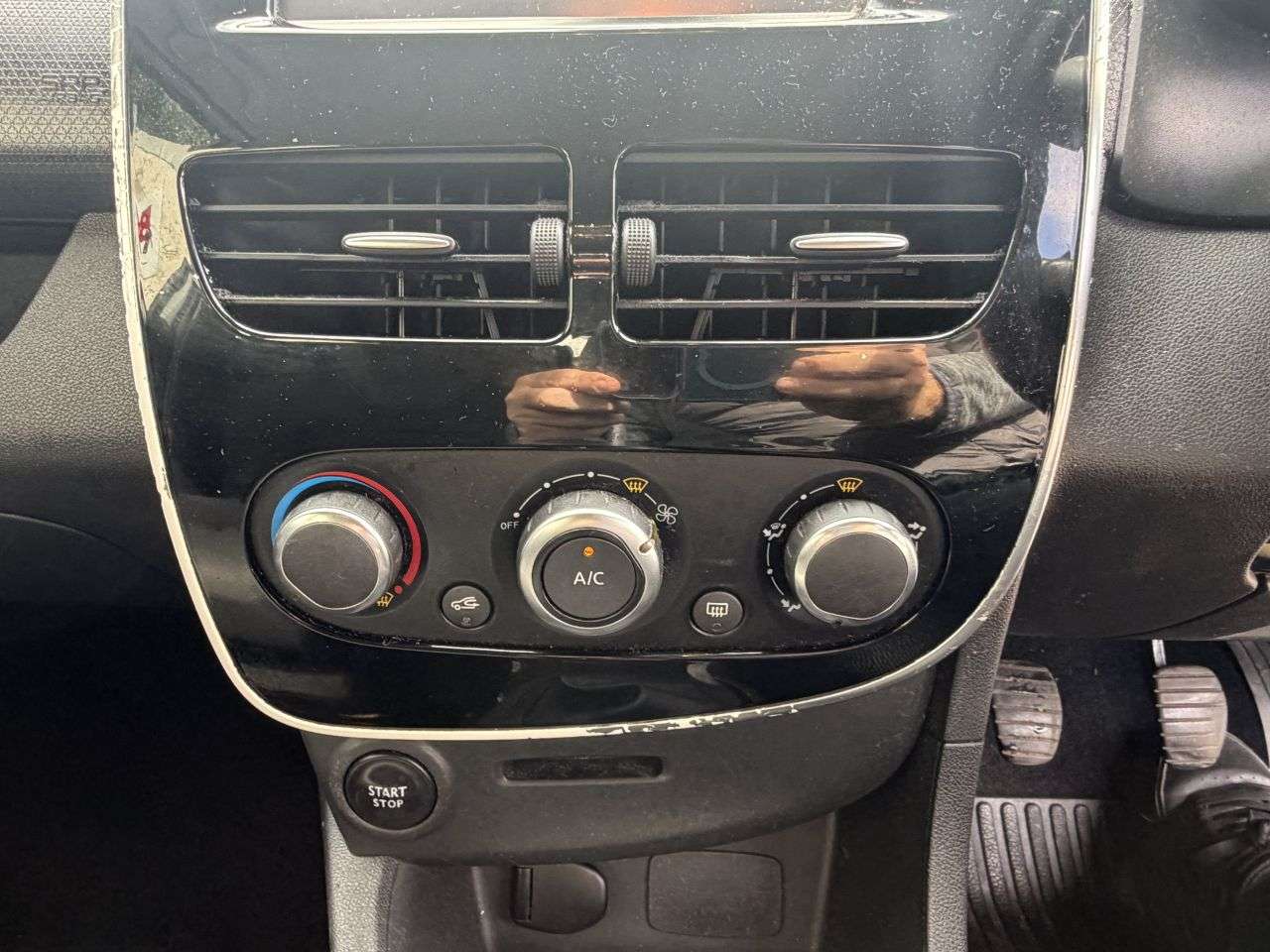 2015 RENAULT CLIO 2015 RENAULT CLIO