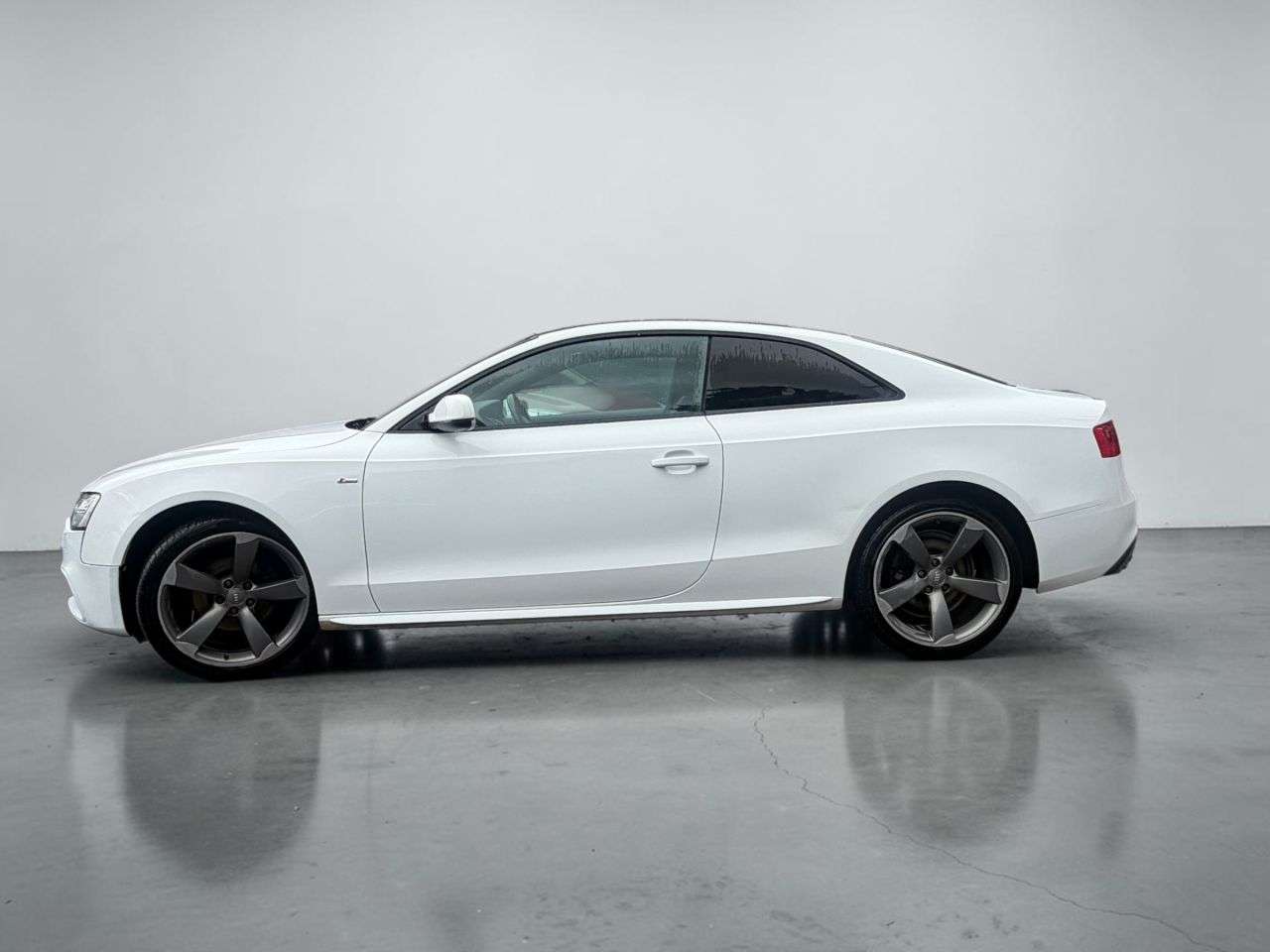 A 2018 AUDI A5 2.0 TDI Black Edition Coupe 2dr Diesel Multitronic Euro 5 (s/s) (177 ps) ** A 2018 AUDI A5 2.0 TDI Black Edition Coupe 2dr Diesel Multitronic Euro 5 (s/s) (177 ps) **