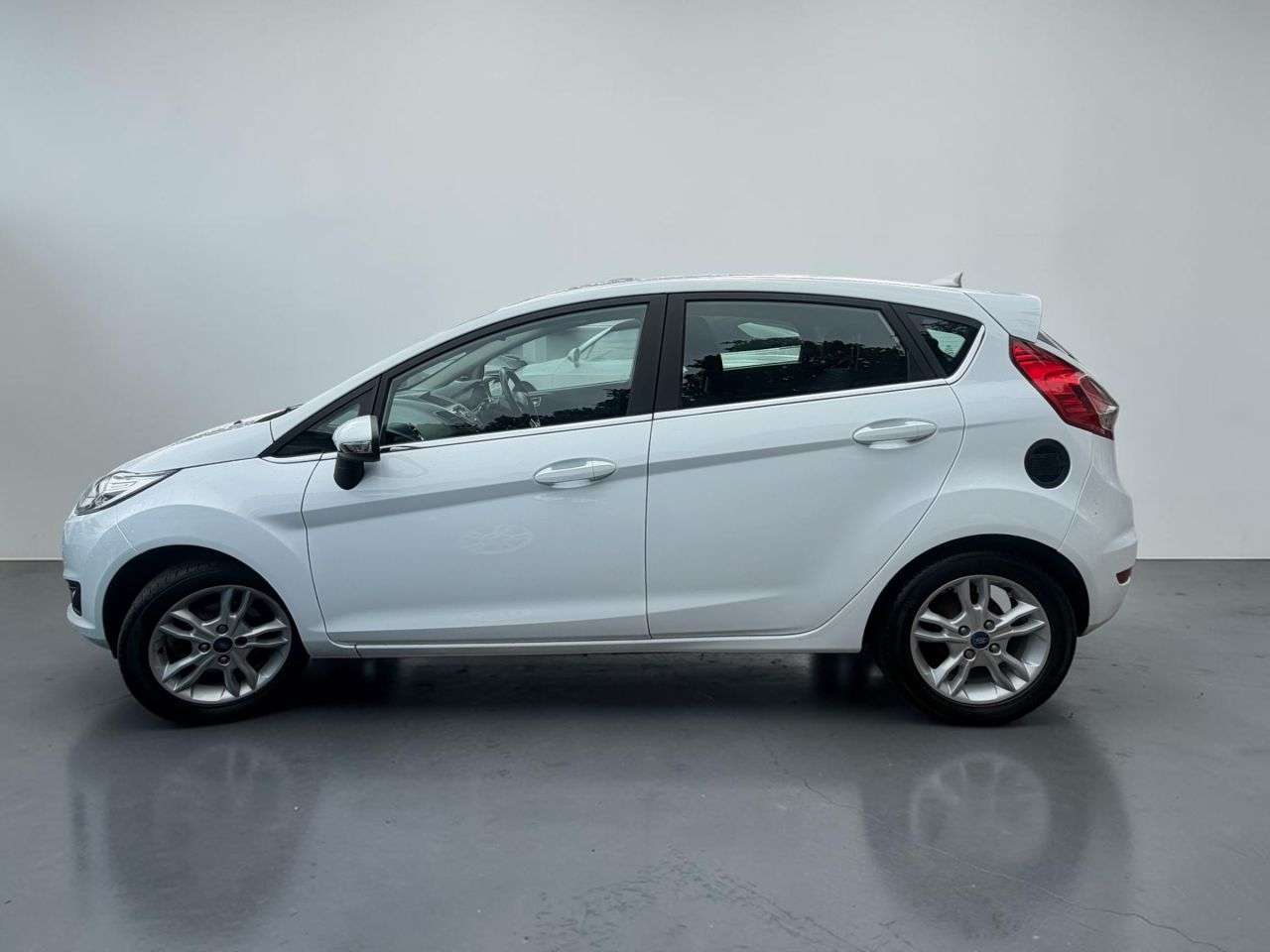 A 2015 FORD FIESTA 1.25 Zetec Hatchback 5dr Petrol Manual Euro 6 (82 ps) *** ONLY 2 FROMER OWN A 2015 FORD FIESTA 1.25 Zetec Hatchback 5dr Petrol Manual Euro 6 (82 ps) *** ONLY 2 FROMER OWN
