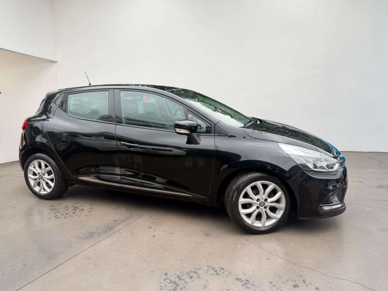 A 2018 RENAULT CLIO 1.2 16V Dynamique Nav Hatchback 5dr Petrol Manual Euro 6 (75 ps) *** ONLY G A 2018 RENAULT CLIO 1.2 16V Dynamique Nav Hatchback 5dr Petrol Manual Euro 6 (75 ps) *** ONLY G