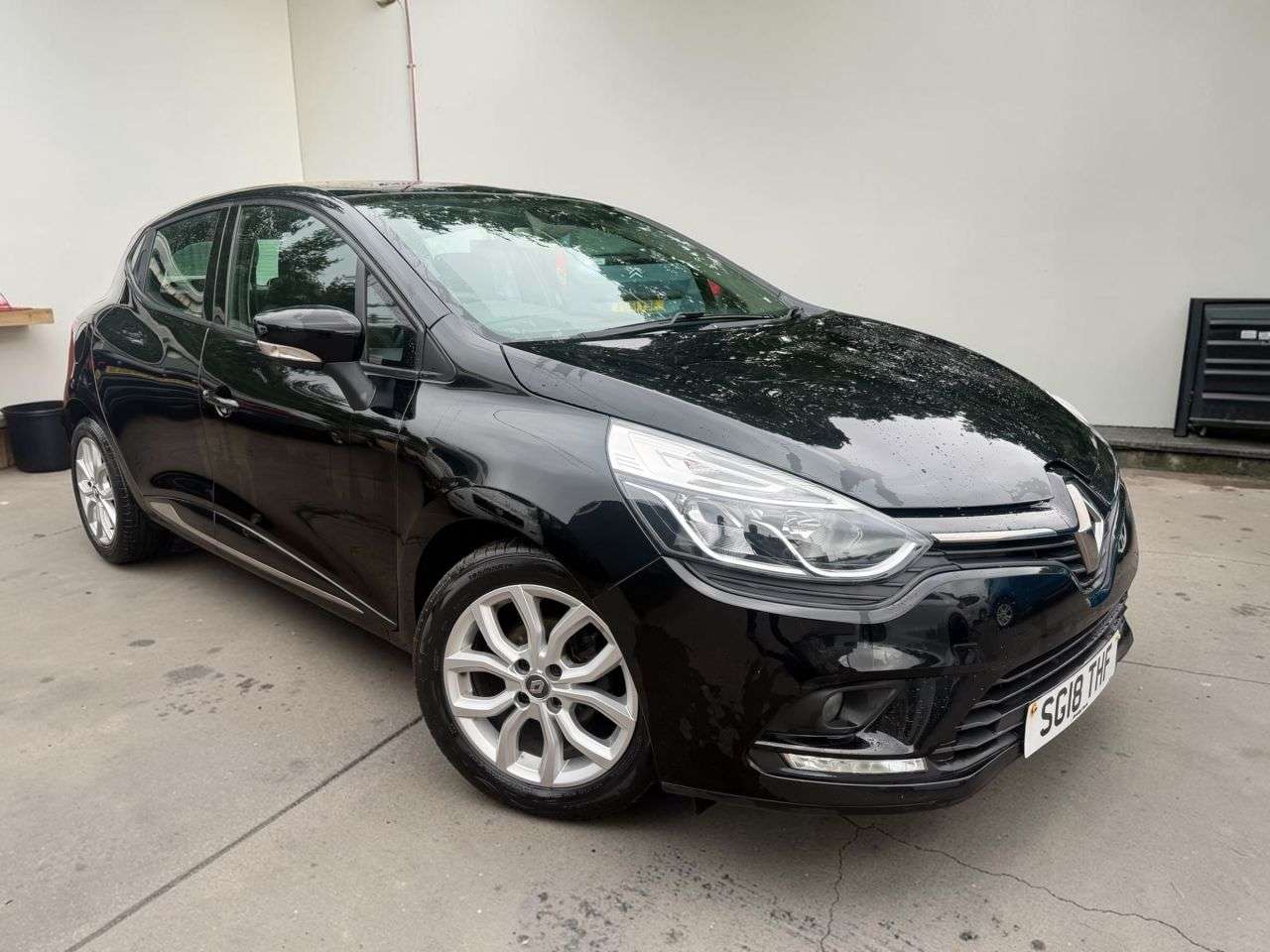 A 2018 RENAULT CLIO 1.2 16V Dynamique Nav Hatchback 5dr Petrol Manual Euro 6 (75 ps) *** ONLY G A 2018 RENAULT CLIO 1.2 16V Dynamique Nav Hatchback 5dr Petrol Manual Euro 6 (75 ps) *** ONLY G