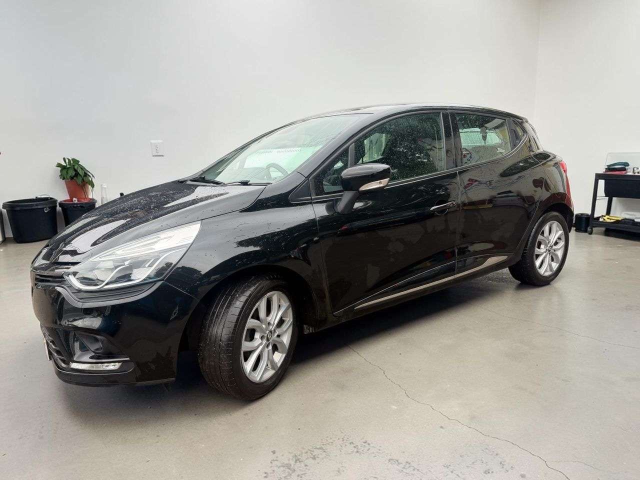 A 2018 RENAULT CLIO 1.2 16V Dynamique Nav Hatchback 5dr Petrol Manual Euro 6 (75 ps) *** ONLY G A 2018 RENAULT CLIO 1.2 16V Dynamique Nav Hatchback 5dr Petrol Manual Euro 6 (75 ps) *** ONLY G