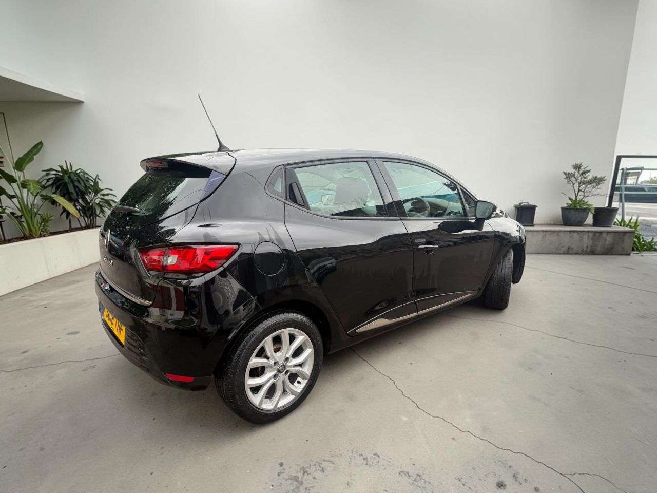 A 2018 RENAULT CLIO 1.2 16V Dynamique Nav Hatchback 5dr Petrol Manual Euro 6 (75 ps) *** ONLY G A 2018 RENAULT CLIO 1.2 16V Dynamique Nav Hatchback 5dr Petrol Manual Euro 6 (75 ps) *** ONLY G