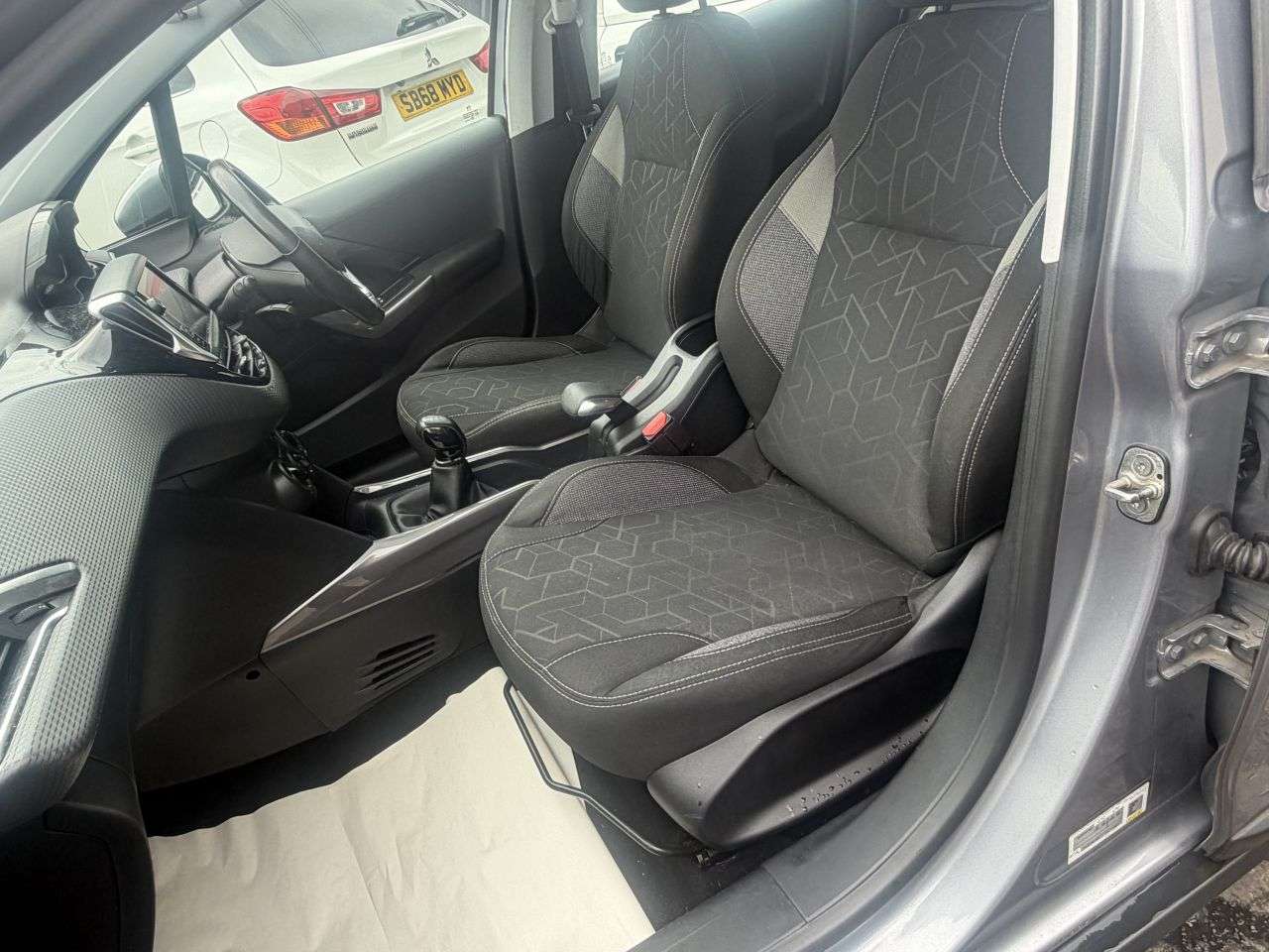 2017 PEUGEOT 2008 2017 PEUGEOT 2008