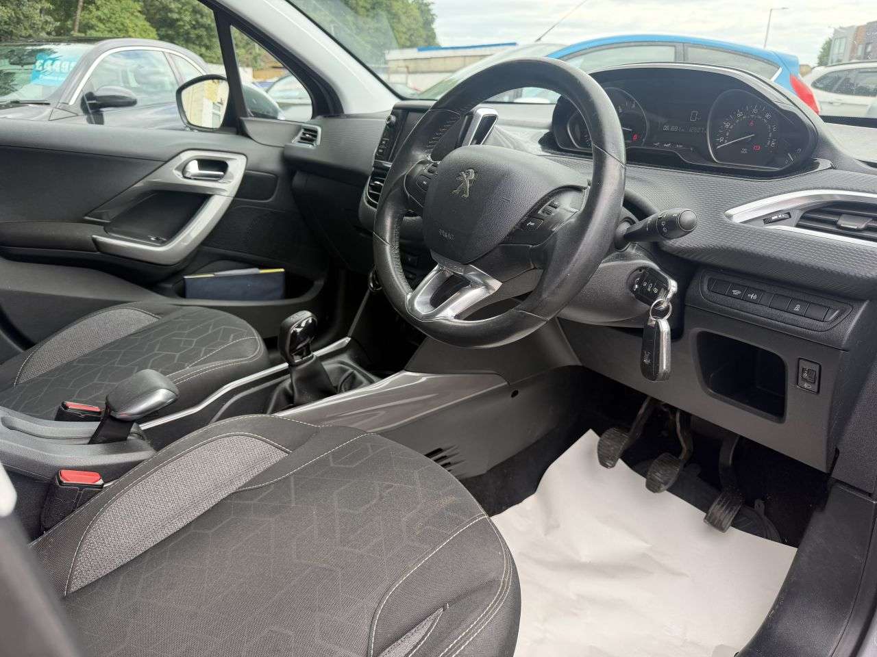 2017 PEUGEOT 2008 2017 PEUGEOT 2008