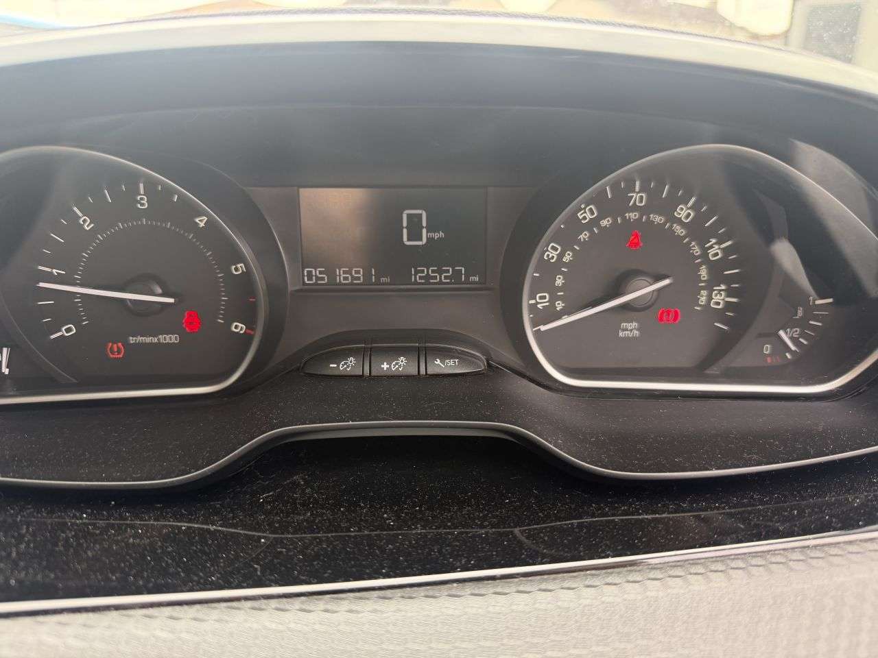 2017 PEUGEOT 2008 2017 PEUGEOT 2008
