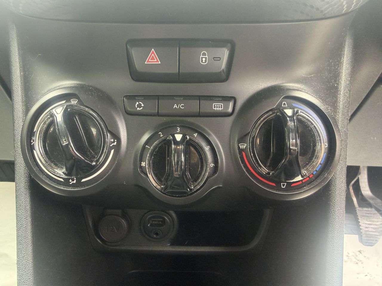 2017 PEUGEOT 2008 2017 PEUGEOT 2008
