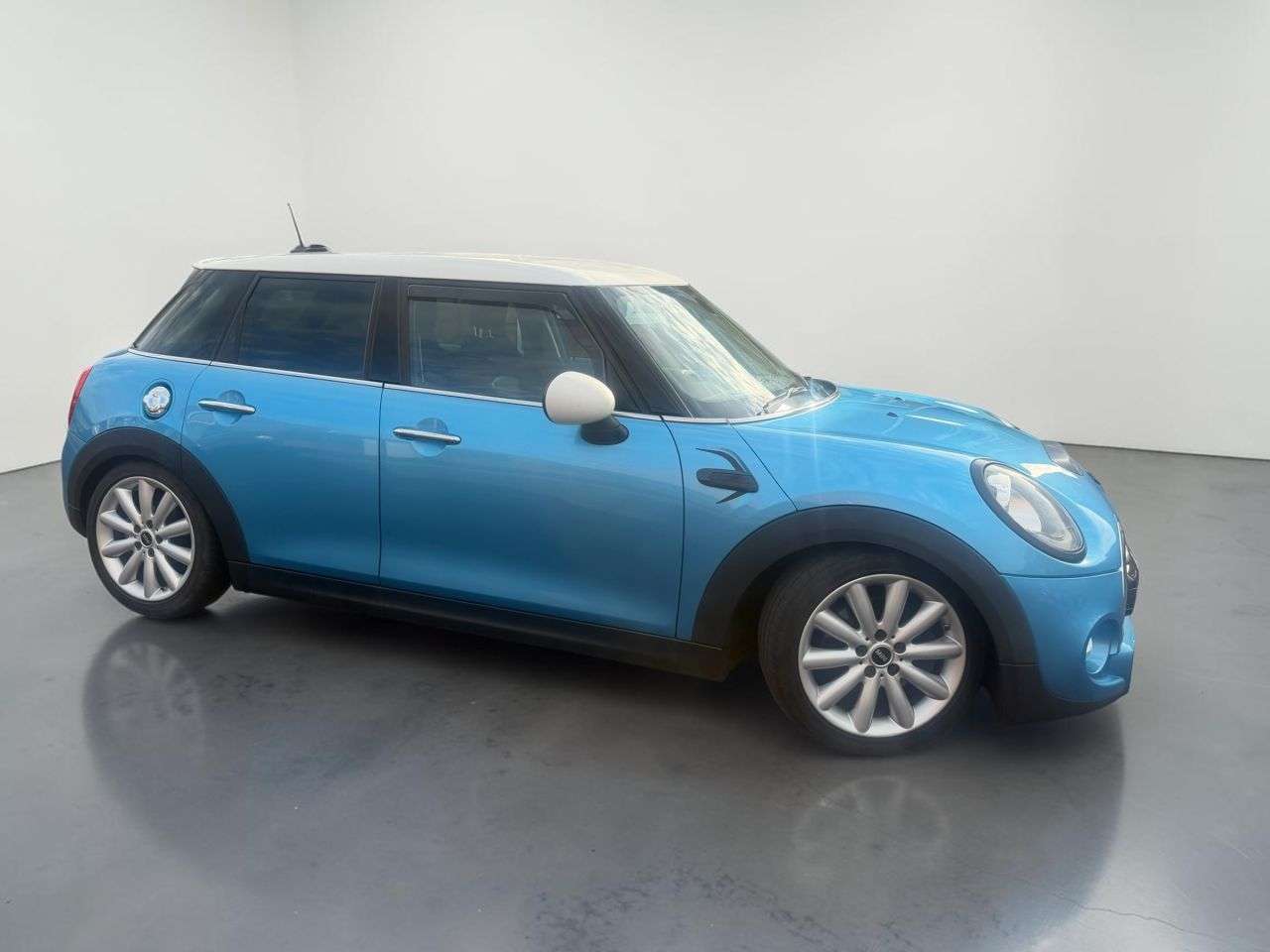 A 2015 MINI HATCH 2.0 Cooper S Hatchback 5dr Petrol Manual Euro 6 (s/s) (192 ps) *** 5 X IDRI A 2015 MINI HATCH 2.0 Cooper S Hatchback 5dr Petrol Manual Euro 6 (s/s) (192 ps) *** 5 X IDRI