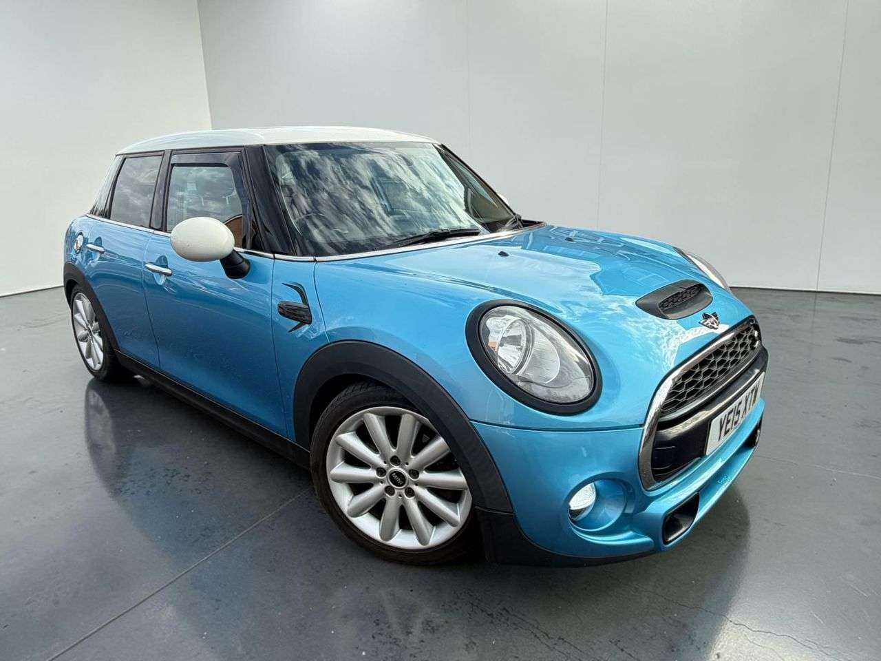 A 2015 MINI HATCH 2.0 Cooper S Hatchback 5dr Petrol Manual Euro 6 (s/s) (192 ps) *** 5 X IDRI A 2015 MINI HATCH 2.0 Cooper S Hatchback 5dr Petrol Manual Euro 6 (s/s) (192 ps) *** 5 X IDRI