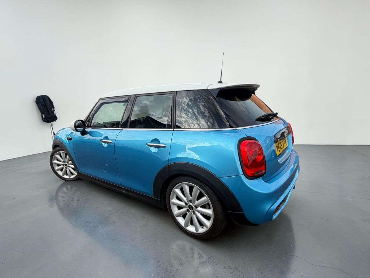 A 2015 MINI HATCH 2.0 Cooper S Hatchback 5dr Petrol Manual Euro 6 (s/s) (192 ps) *** 5 X IDRI A 2015 MINI HATCH 2.0 Cooper S Hatchback 5dr Petrol Manual Euro 6 (s/s) (192 ps) *** 5 X IDRI