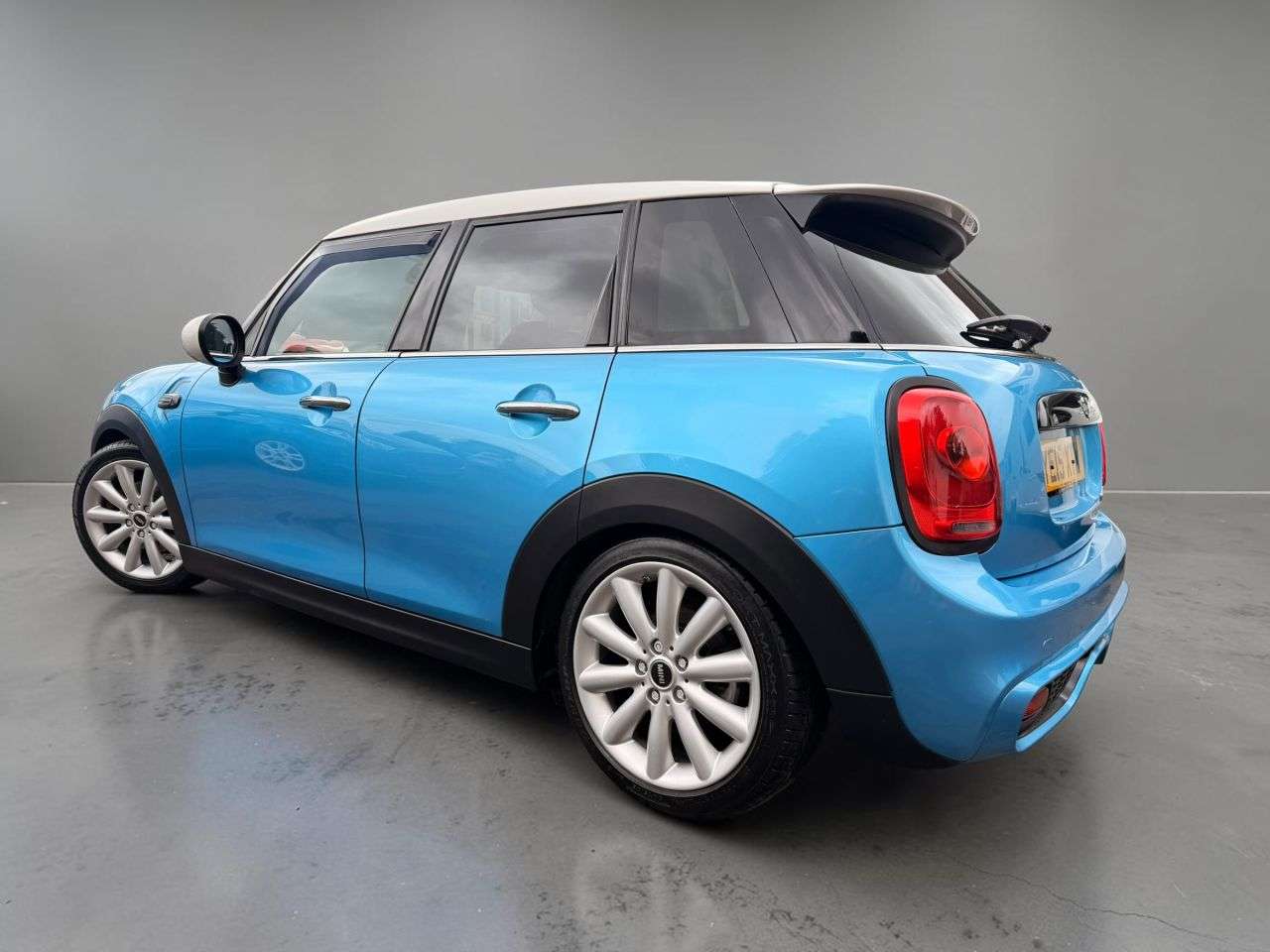 A 2015 MINI HATCH 2.0 Cooper S Hatchback 5dr Petrol Manual Euro 6 (s/s) (192 ps) *** 5 X IDRI A 2015 MINI HATCH 2.0 Cooper S Hatchback 5dr Petrol Manual Euro 6 (s/s) (192 ps) *** 5 X IDRI