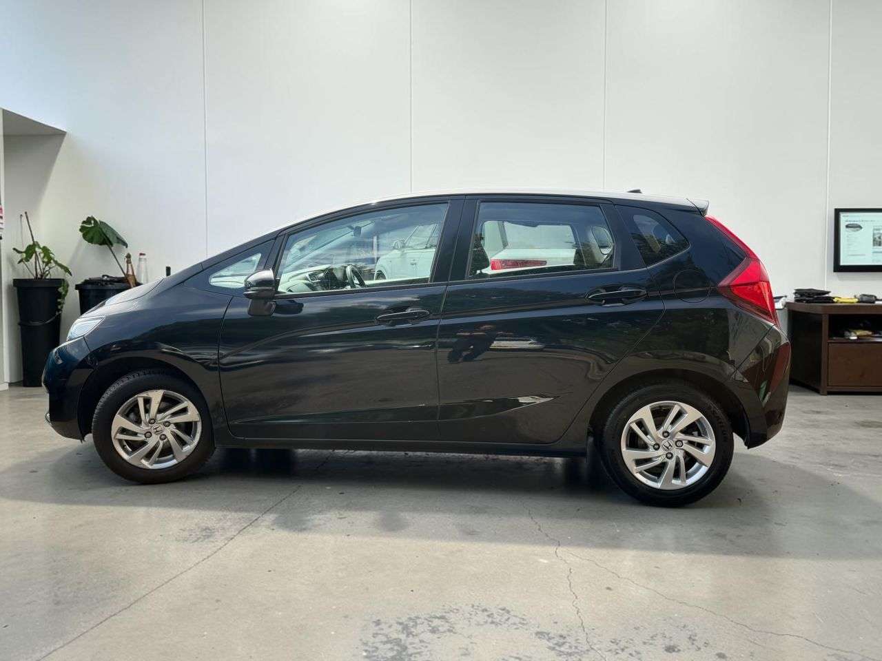 A 2016 HONDA JAZZ 1.3 i-VTEC SE Hatchback 5dr Petrol Manual Euro 6 (s/s) (102 ps) *** ONLY 57 A 2016 HONDA JAZZ 1.3 i-VTEC SE Hatchback 5dr Petrol Manual Euro 6 (s/s) (102 ps) *** ONLY 57