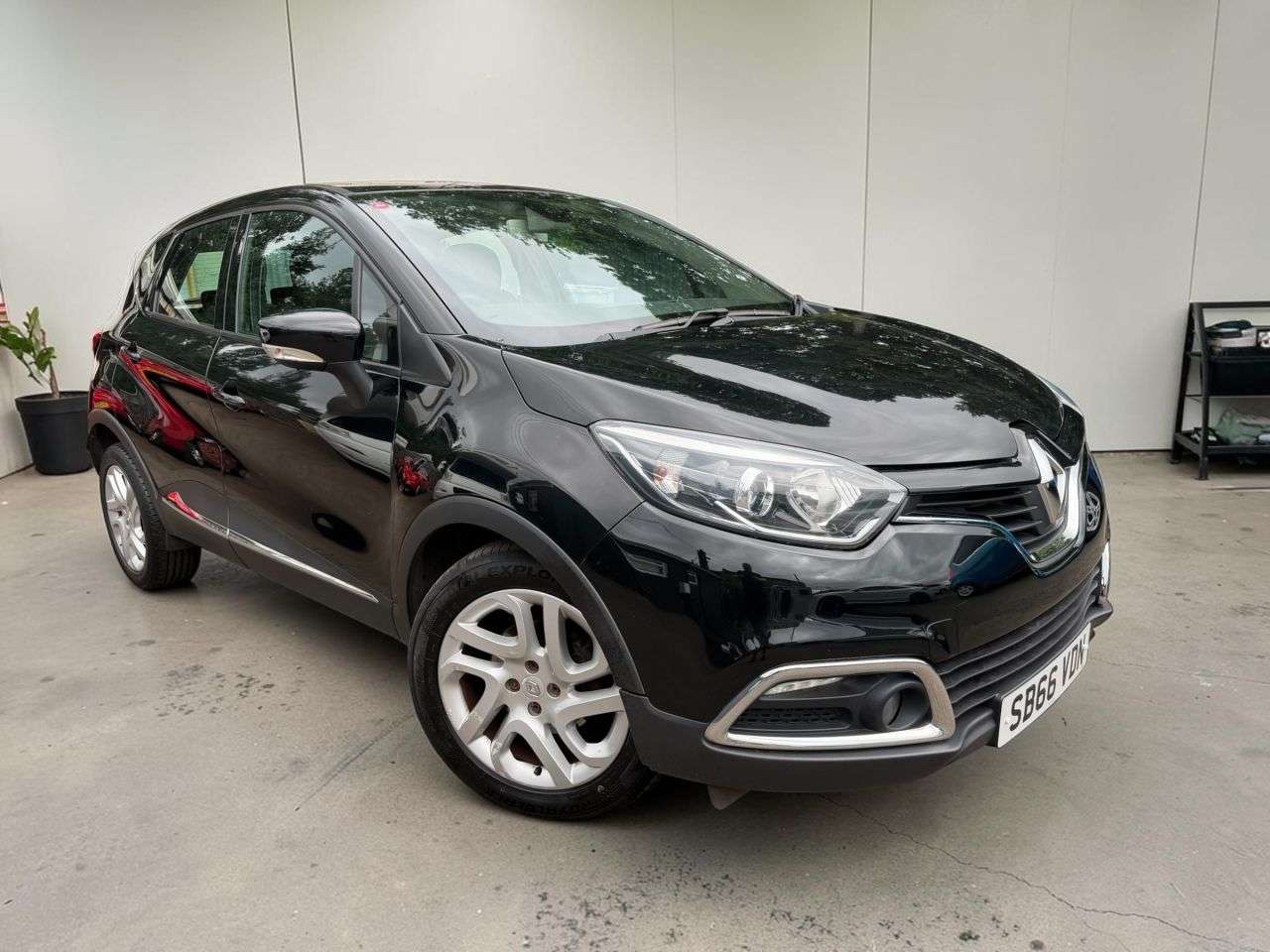 A 2016 RENAULT CAPTUR 1.5 dCi ENERGY Dynamique Nav SUV 5dr Diesel Manual Euro 6 (s/s) (90 ps) * D A 2016 RENAULT CAPTUR 1.5 dCi ENERGY Dynamique Nav SUV 5dr Diesel Manual Euro 6 (s/s) (90 ps) * D