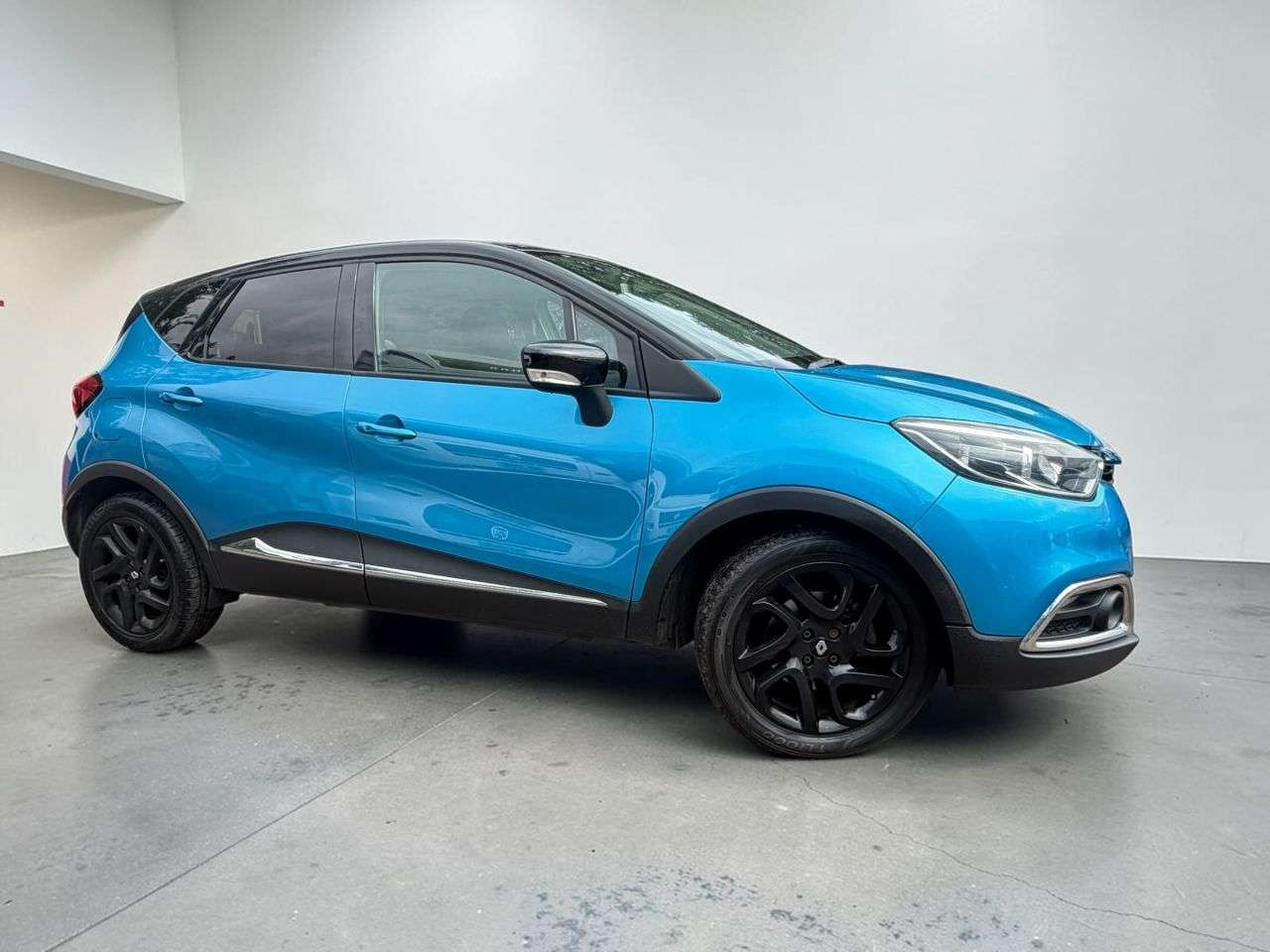 A 2015 RENAULT CAPTUR 1.5 dCi ENERGY Dynamique S MediaNav SUV 5dr Diesel Manual Euro 5 (s/s) (90 A 2015 RENAULT CAPTUR 1.5 dCi ENERGY Dynamique S MediaNav SUV 5dr Diesel Manual Euro 5 (s/s) (90