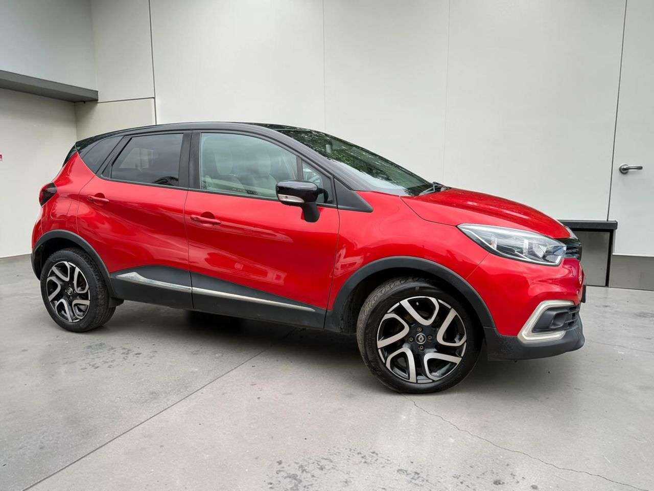 A 2019 RENAULT CAPTUR 0.9 TCe ENERGY Iconic SUV 5dr Petrol Manual Euro 6 (s/s) (90 ps) *FLAME RED A 2019 RENAULT CAPTUR 0.9 TCe ENERGY Iconic SUV 5dr Petrol Manual Euro 6 (s/s) (90 ps) *FLAME RED