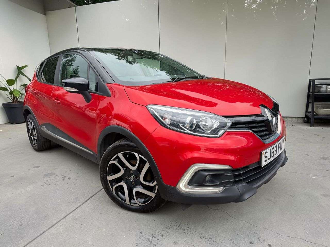 A 2019 RENAULT CAPTUR 0.9 TCe ENERGY Iconic SUV 5dr Petrol Manual Euro 6 (s/s) (90 ps) *FLAME RED A 2019 RENAULT CAPTUR 0.9 TCe ENERGY Iconic SUV 5dr Petrol Manual Euro 6 (s/s) (90 ps) *FLAME RED