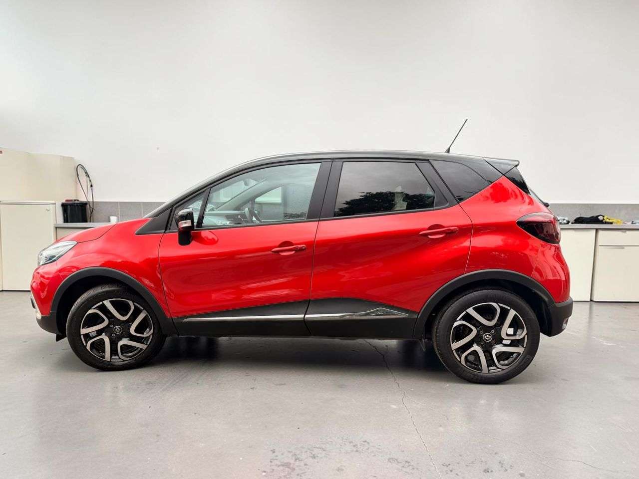 A 2019 RENAULT CAPTUR 0.9 TCe ENERGY Iconic SUV 5dr Petrol Manual Euro 6 (s/s) (90 ps) *FLAME RED A 2019 RENAULT CAPTUR 0.9 TCe ENERGY Iconic SUV 5dr Petrol Manual Euro 6 (s/s) (90 ps) *FLAME RED