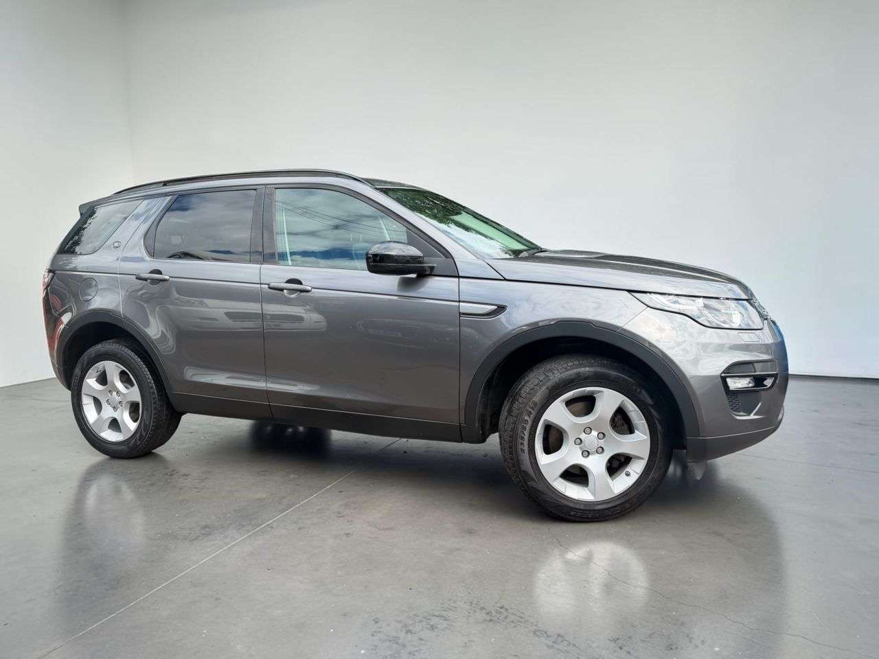 A 2017 LAND ROVER DISCOVERY SPORT 2.0 TD4 Pure Edition SUV 5dr Diesel Manual 4WD Euro 6 (s/s) (5 Seat) (150 p A 2017 LAND ROVER DISCOVERY SPORT 2.0 TD4 Pure Edition SUV 5dr Diesel Manual 4WD Euro 6 (s/s) (5 Seat) (150 p
