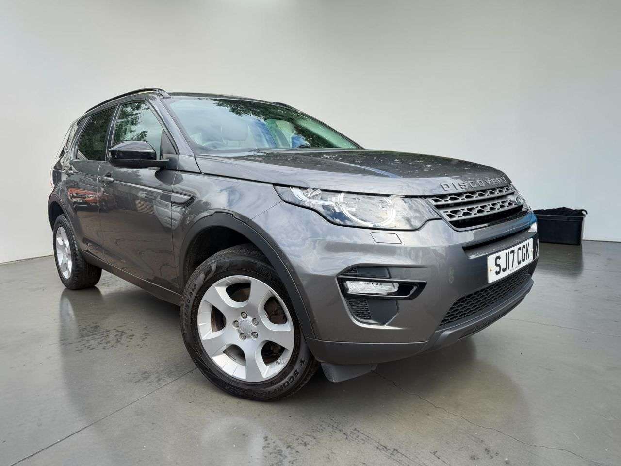 A 2017 LAND ROVER DISCOVERY SPORT 2.0 TD4 Pure Edition SUV 5dr Diesel Manual 4WD Euro 6 (s/s) (5 Seat) (150 p A 2017 LAND ROVER DISCOVERY SPORT 2.0 TD4 Pure Edition SUV 5dr Diesel Manual 4WD Euro 6 (s/s) (5 Seat) (150 p