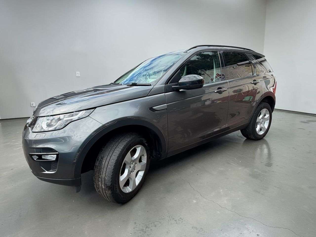 A 2017 LAND ROVER DISCOVERY SPORT 2.0 TD4 Pure Edition SUV 5dr Diesel Manual 4WD Euro 6 (s/s) (5 Seat) (150 p A 2017 LAND ROVER DISCOVERY SPORT 2.0 TD4 Pure Edition SUV 5dr Diesel Manual 4WD Euro 6 (s/s) (5 Seat) (150 p