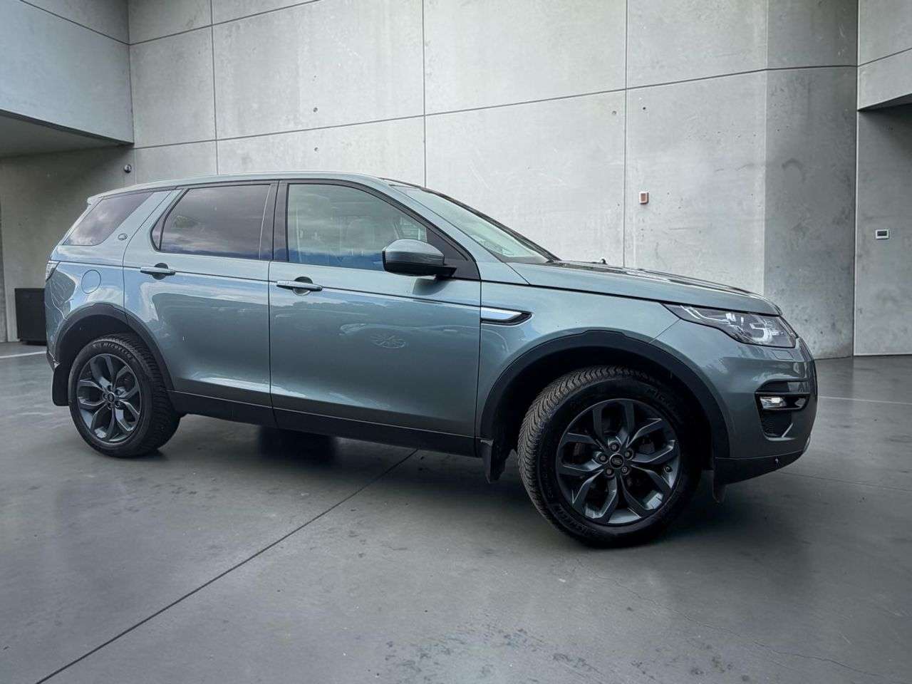 A 2017 LAND ROVER DISCOVERY SPORT 2.0 TD4 Pure Edition SUV 5dr Diesel Manual 4WD Euro 6 (s/s) (5 Seat) (150 p A 2017 LAND ROVER DISCOVERY SPORT 2.0 TD4 Pure Edition SUV 5dr Diesel Manual 4WD Euro 6 (s/s) (5 Seat) (150 p