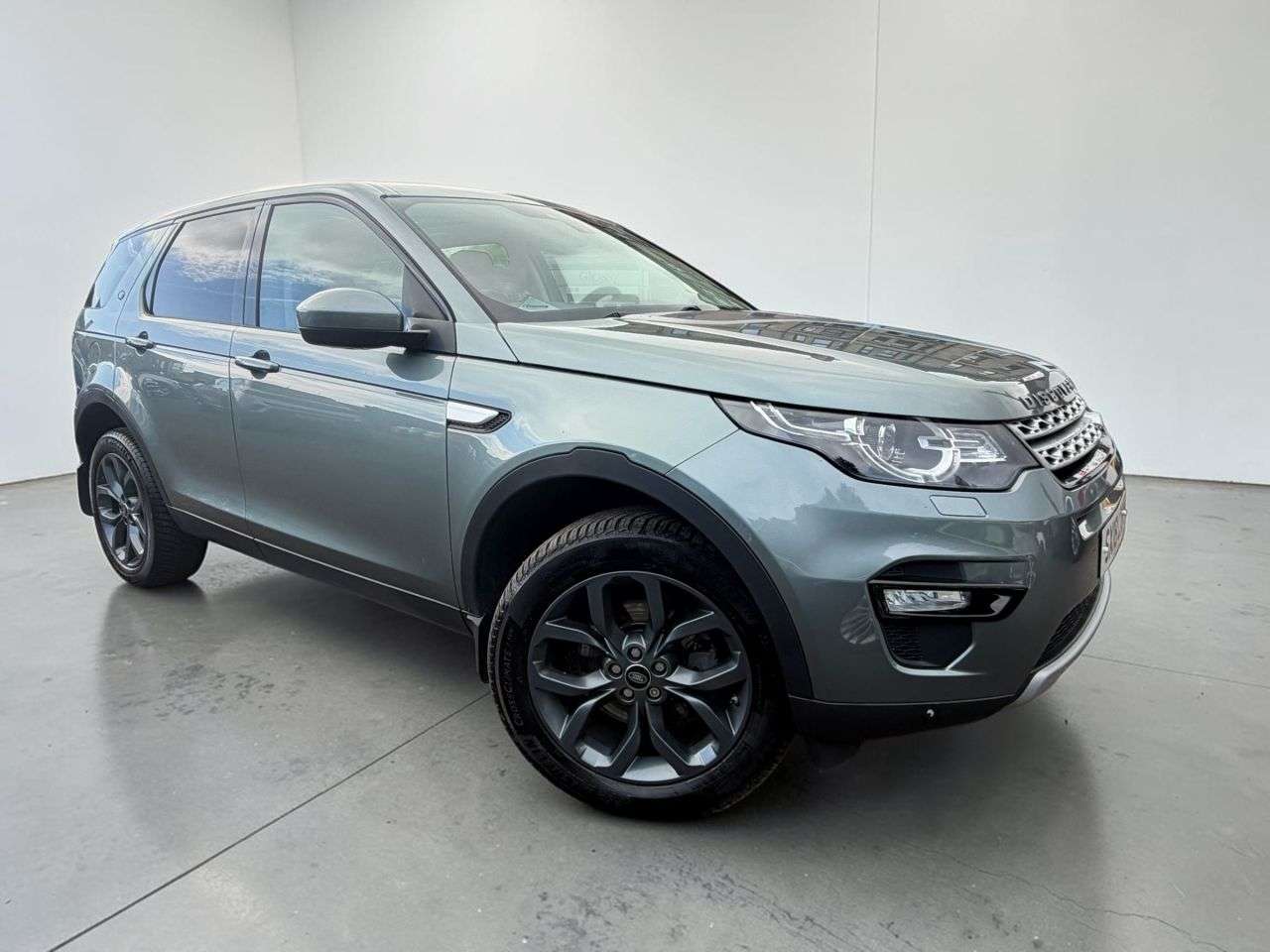A 2017 LAND ROVER DISCOVERY SPORT 2.0 TD4 Pure Edition SUV 5dr Diesel Manual 4WD Euro 6 (s/s) (5 Seat) (150 p A 2017 LAND ROVER DISCOVERY SPORT 2.0 TD4 Pure Edition SUV 5dr Diesel Manual 4WD Euro 6 (s/s) (5 Seat) (150 p