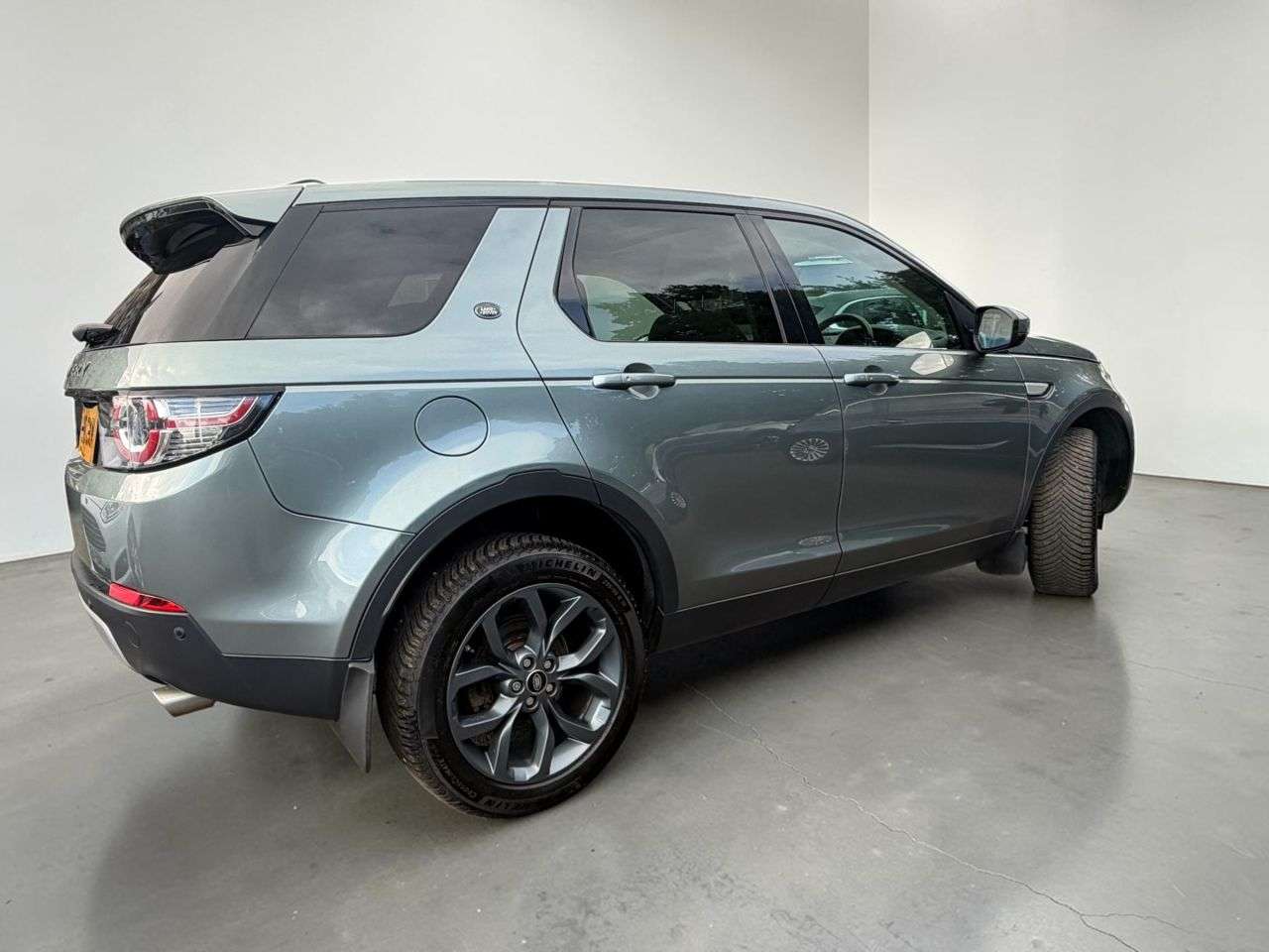 A 2017 LAND ROVER DISCOVERY SPORT 2.0 TD4 Pure Edition SUV 5dr Diesel Manual 4WD Euro 6 (s/s) (5 Seat) (150 p A 2017 LAND ROVER DISCOVERY SPORT 2.0 TD4 Pure Edition SUV 5dr Diesel Manual 4WD Euro 6 (s/s) (5 Seat) (150 p