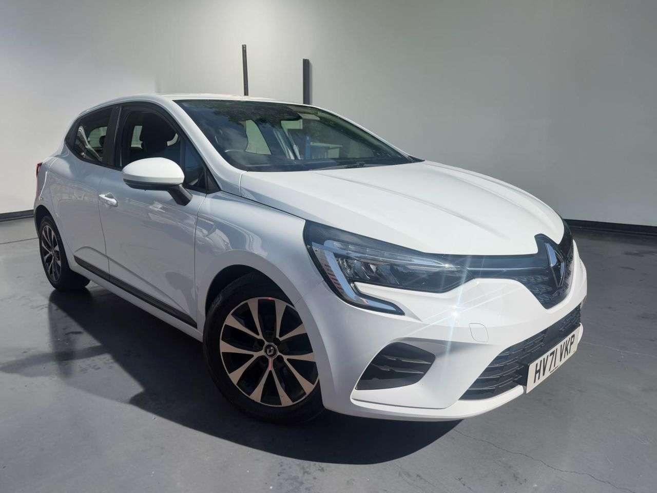 A 2021 RENAULT CLIO 1.0 TCe Iconic Hatchback 5dr Petrol Manual Euro 6 (s/s) (90 ps) *** GREAT P A 2021 RENAULT CLIO 1.0 TCe Iconic Hatchback 5dr Petrol Manual Euro 6 (s/s) (90 ps) *** GREAT P