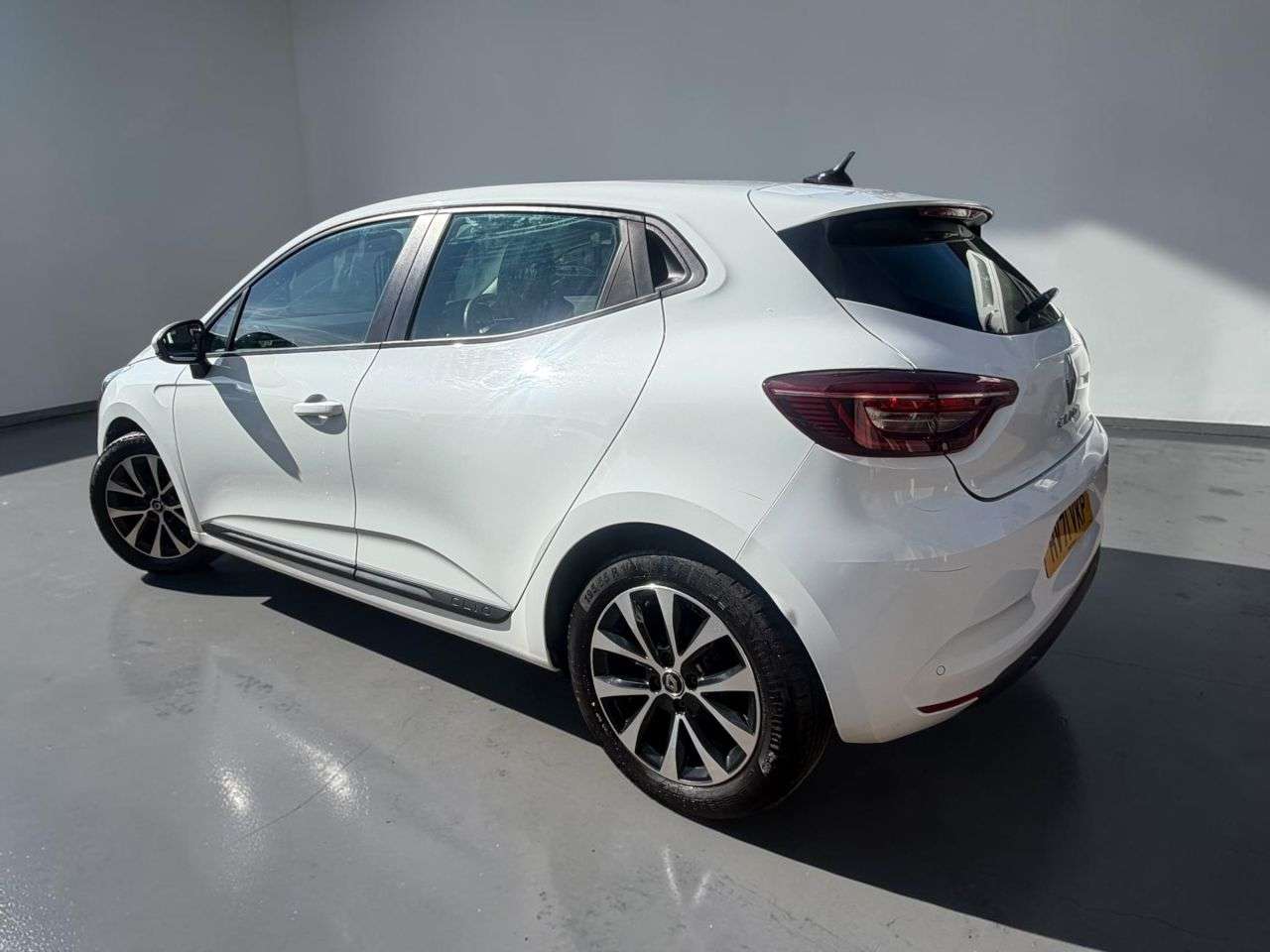 A 2021 RENAULT CLIO 1.0 TCe Iconic Hatchback 5dr Petrol Manual Euro 6 (s/s) (90 ps) *** GREAT P A 2021 RENAULT CLIO 1.0 TCe Iconic Hatchback 5dr Petrol Manual Euro 6 (s/s) (90 ps) *** GREAT P