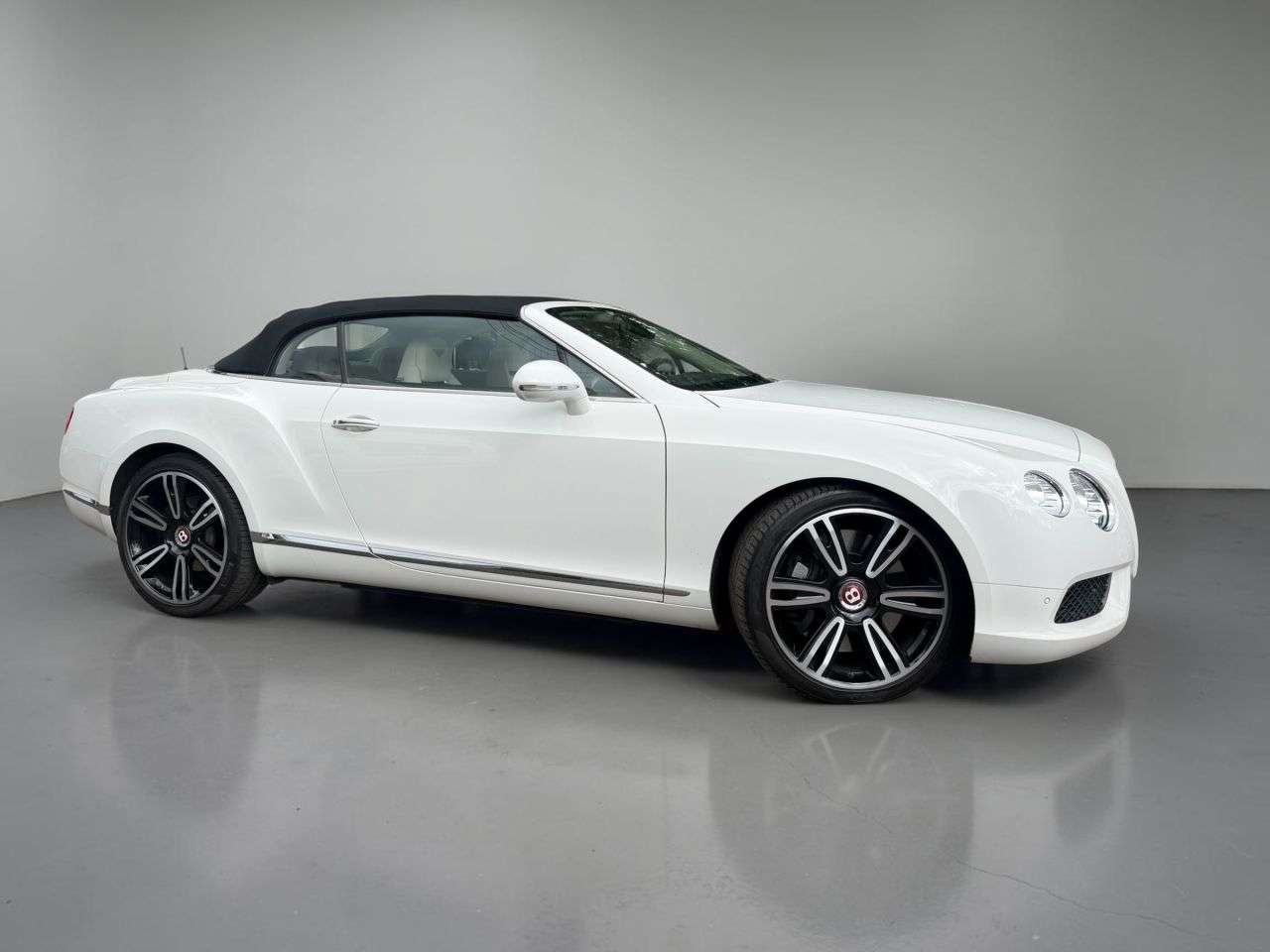 A 2012 BENTLEY CONTINENTAL 4.0 V8 GTC Convertible 2dr Petrol Auto 4WD Euro 5 (507 ps) **** ONLY 39K MI A 2012 BENTLEY CONTINENTAL 4.0 V8 GTC Convertible 2dr Petrol Auto 4WD Euro 5 (507 ps) **** ONLY 39K MI
