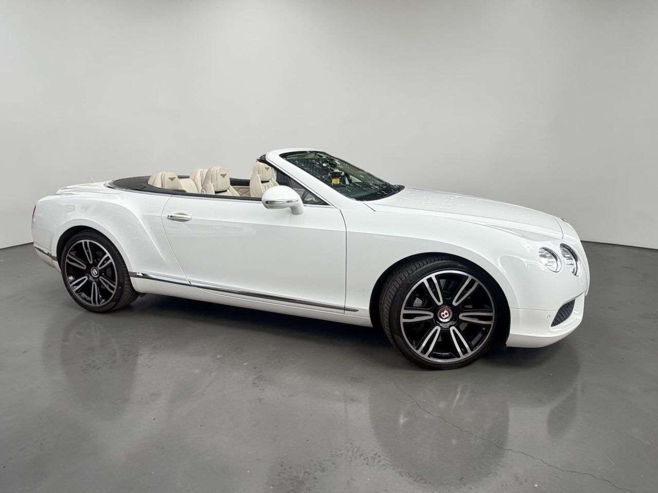 A 2012 BENTLEY CONTINENTAL 4.0 V8 GTC Convertible 2dr Petrol Auto 4WD Euro 5 (507 ps) **** ONLY 39K MI A 2012 BENTLEY CONTINENTAL 4.0 V8 GTC Convertible 2dr Petrol Auto 4WD Euro 5 (507 ps) **** ONLY 39K MI