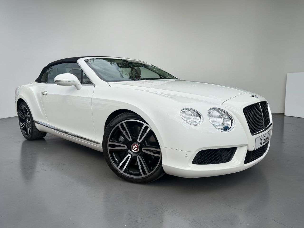 A 2012 BENTLEY CONTINENTAL 4.0 V8 GTC Convertible 2dr Petrol Auto 4WD Euro 5 (507 ps) **** ONLY 39K MI A 2012 BENTLEY CONTINENTAL 4.0 V8 GTC Convertible 2dr Petrol Auto 4WD Euro 5 (507 ps) **** ONLY 39K MI
