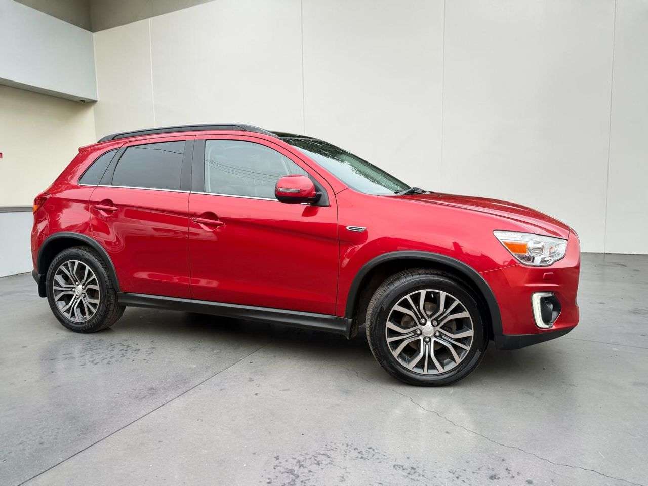 A 2015 MITSUBISHI ASX 1.6D ZC-H SUV 5dr Diesel Manual 4WD Euro 6 (s/s) (112 ps) A 2015 MITSUBISHI ASX 1.6D ZC-H SUV 5dr Diesel Manual 4WD Euro 6 (s/s) (112 ps)