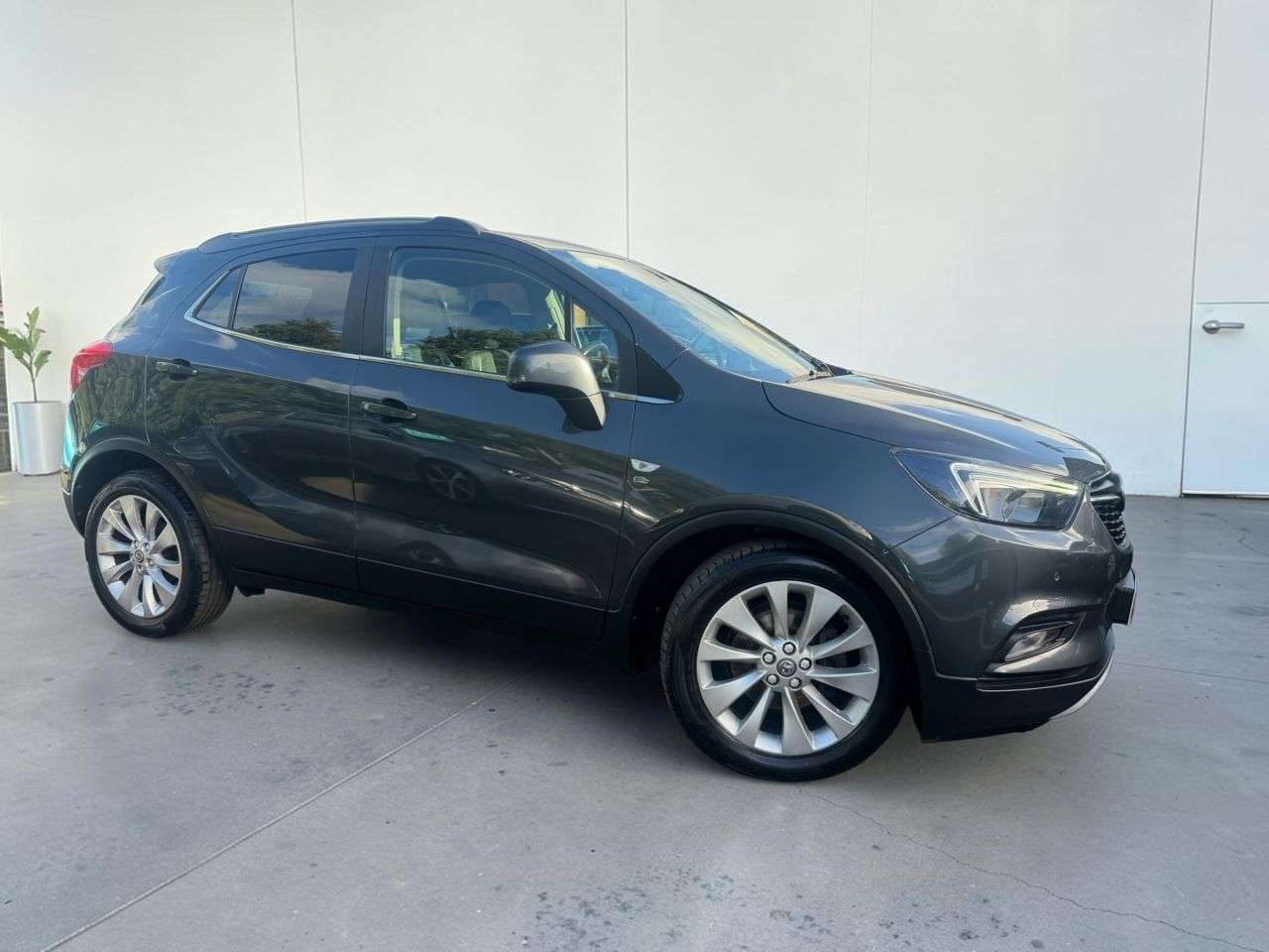 A 2016 VAUXHALL MOKKA X 1.6i Elite SUV 5dr Petrol Manual Euro 6 (s/s) (115 ps) FULL LEATHER A 2016 VAUXHALL MOKKA X 1.6i Elite SUV 5dr Petrol Manual Euro 6 (s/s) (115 ps) FULL LEATHER