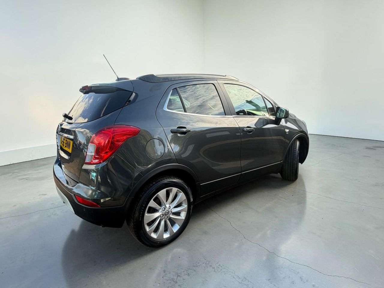 A 2016 VAUXHALL MOKKA X 1.6i Elite SUV 5dr Petrol Manual Euro 6 (s/s) (115 ps) FULL LEATHER A 2016 VAUXHALL MOKKA X 1.6i Elite SUV 5dr Petrol Manual Euro 6 (s/s) (115 ps) FULL LEATHER