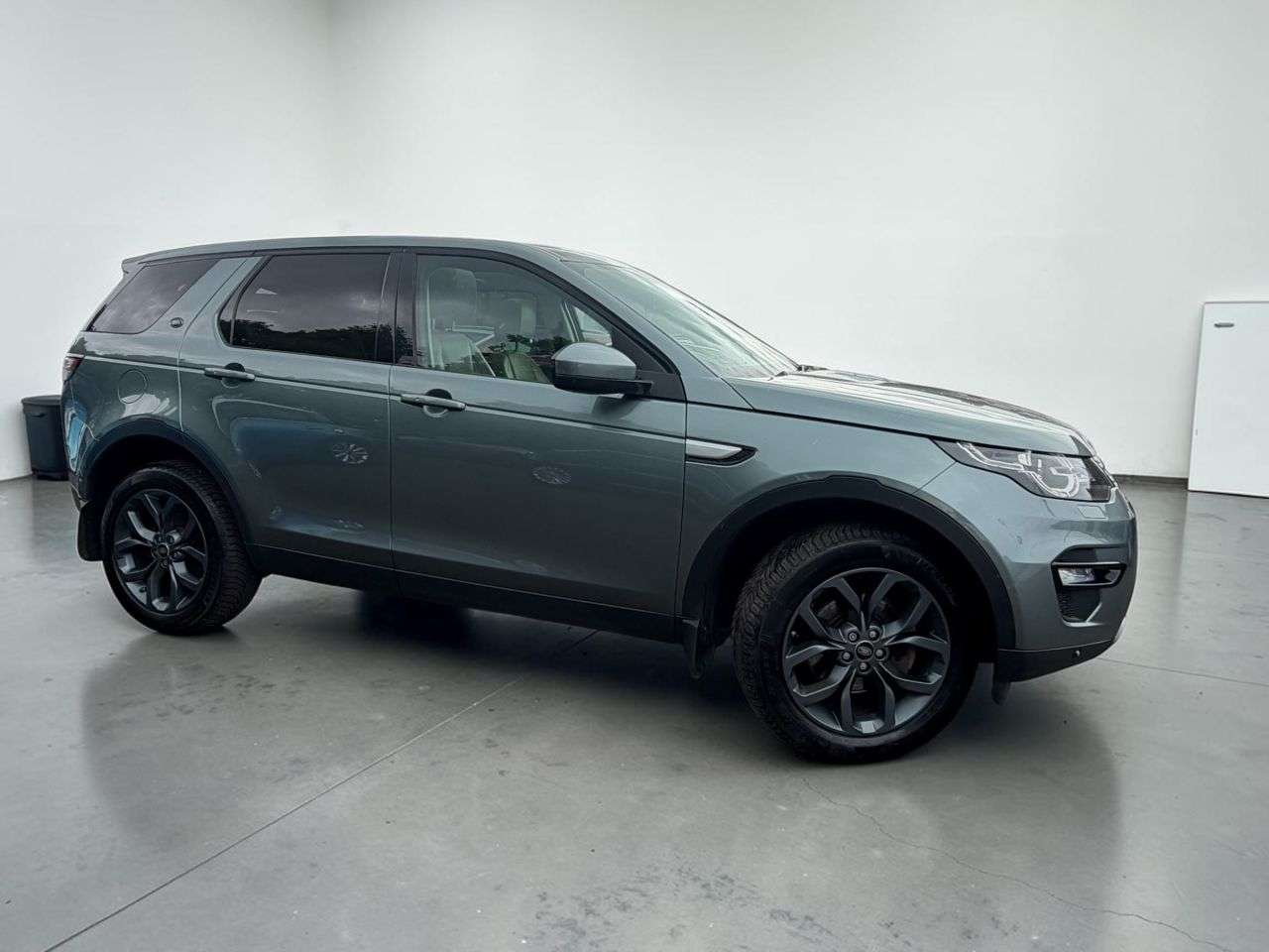 A 2018 LAND ROVER DISCOVERY SPORT 2.0 TD4 HSE SUV 5dr Diesel Auto 4WD Euro 6 (s/s) (180 ps) * FULL LEATHER * A 2018 LAND ROVER DISCOVERY SPORT 2.0 TD4 HSE SUV 5dr Diesel Auto 4WD Euro 6 (s/s) (180 ps) * FULL LEATHER *